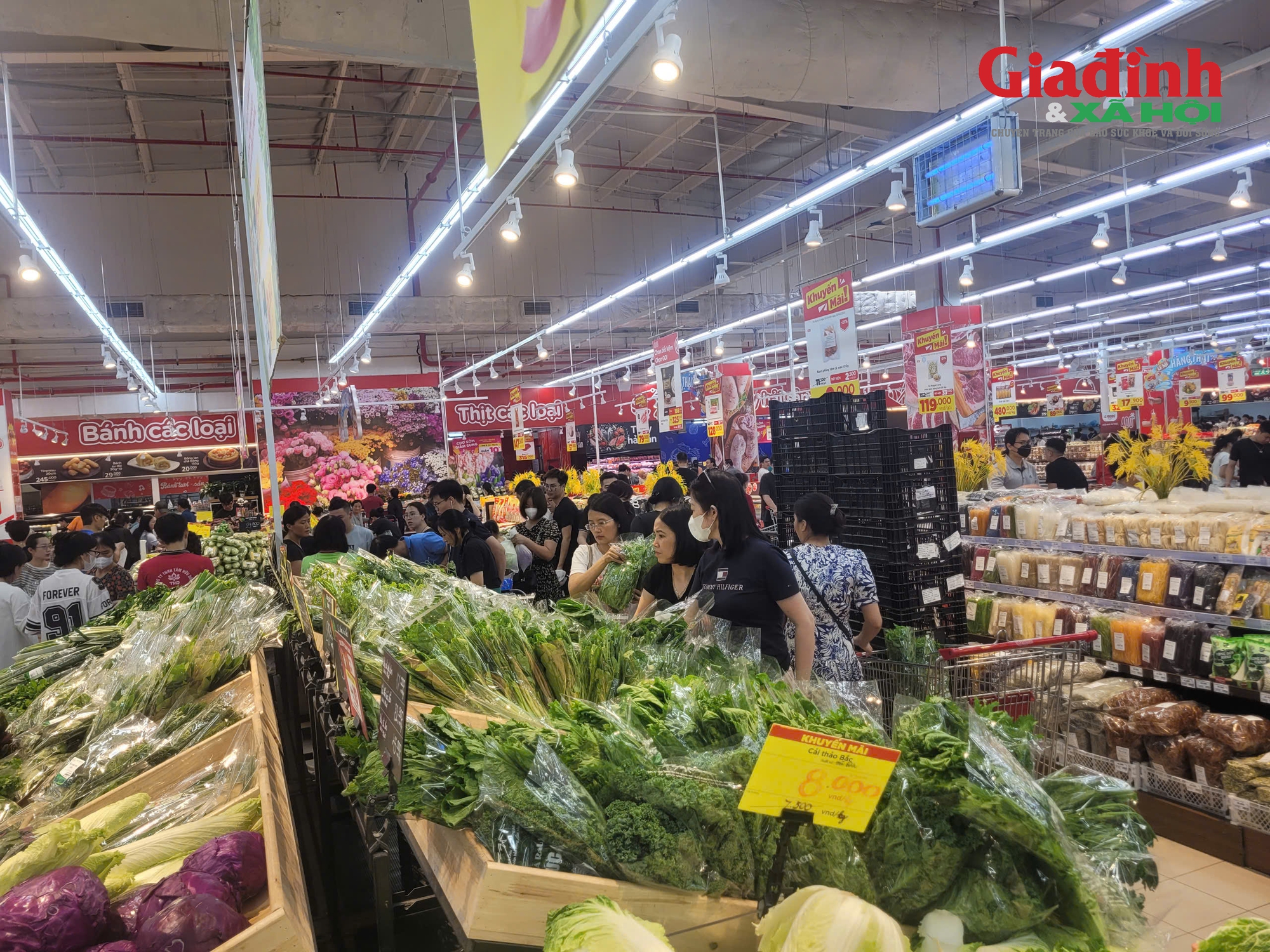 Trước nghỉ lễ 30/4-01/5: Giá rau củ ở chợ tăng nhẹ, siêu thị lại khuyến mại sâu- Ảnh 2.