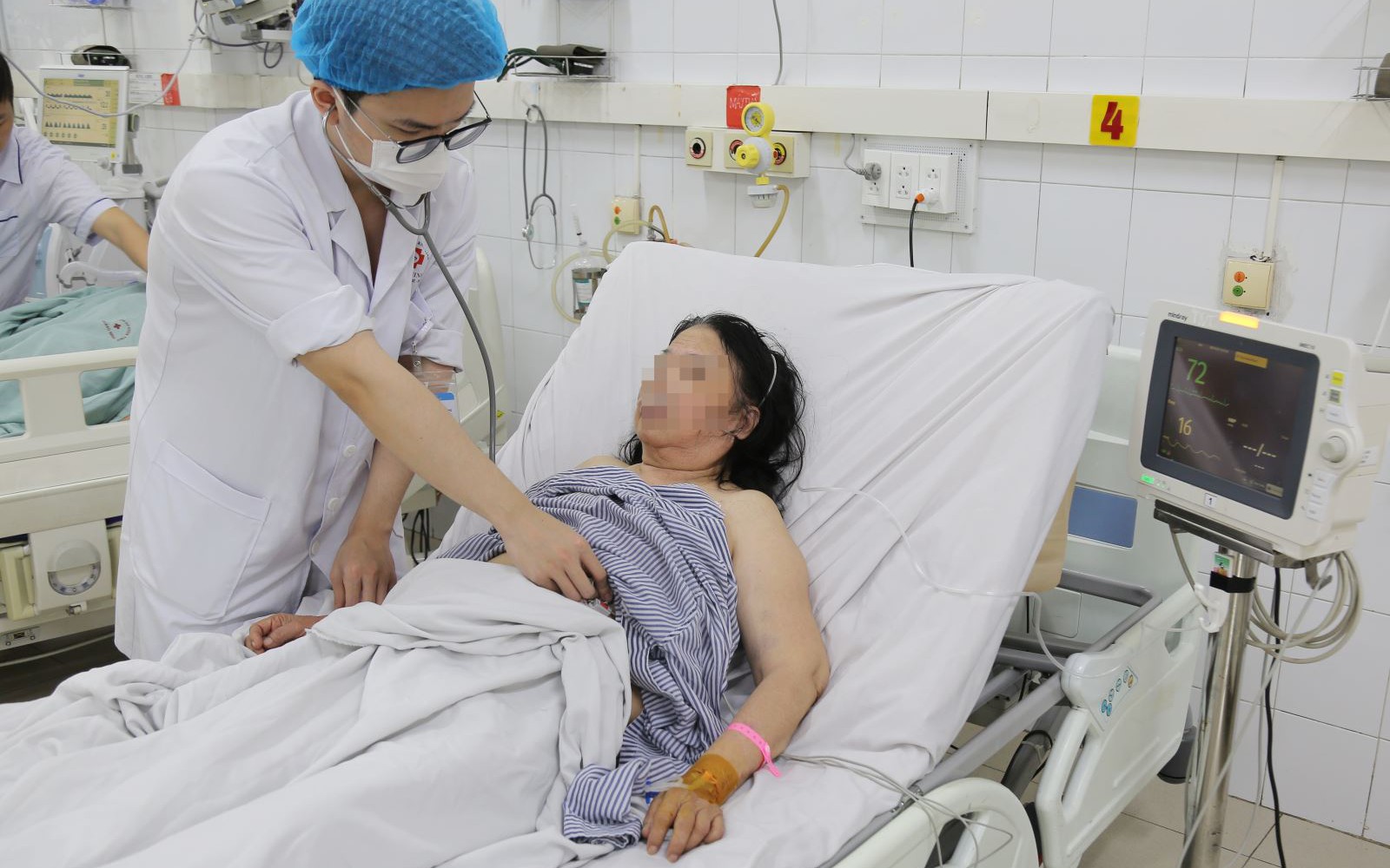 Người đàn ông 65 tuổi bị đột quỵ vì sai lầm nhiều người mắc phải khi điều trị tăng huyết áp- Ảnh 1. Người phụ nữ ở Quảng Ninh bị đột quỵ tái phát, thừa nhận tự ý làm 1 việc sai lầm mà nhiều người Việt mắc phải