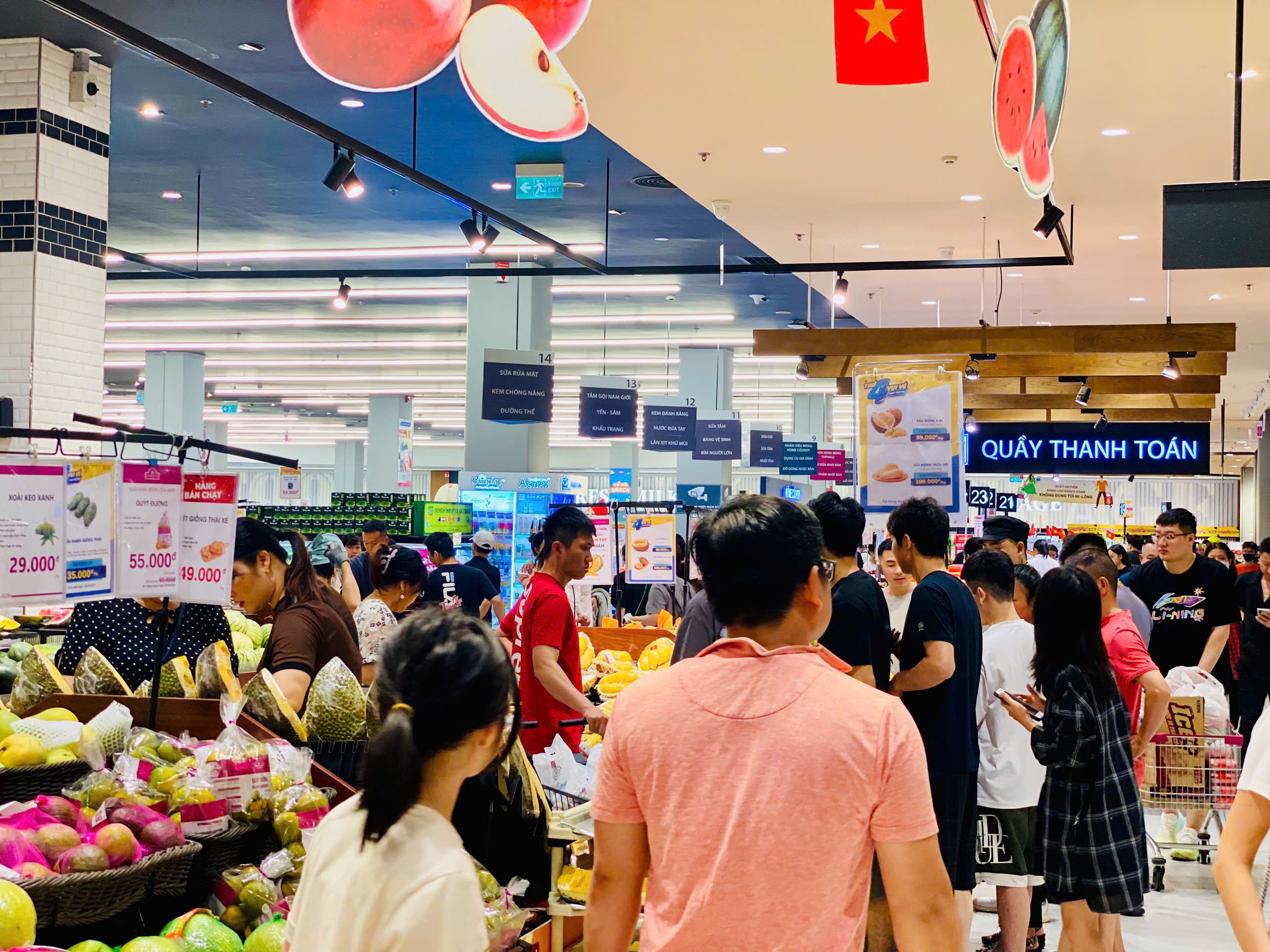 Trung tâm thương mại, khu vui chơi giải trí chật kín người dịp nghỉ lễ 30/4 – 1/5- Ảnh 11.