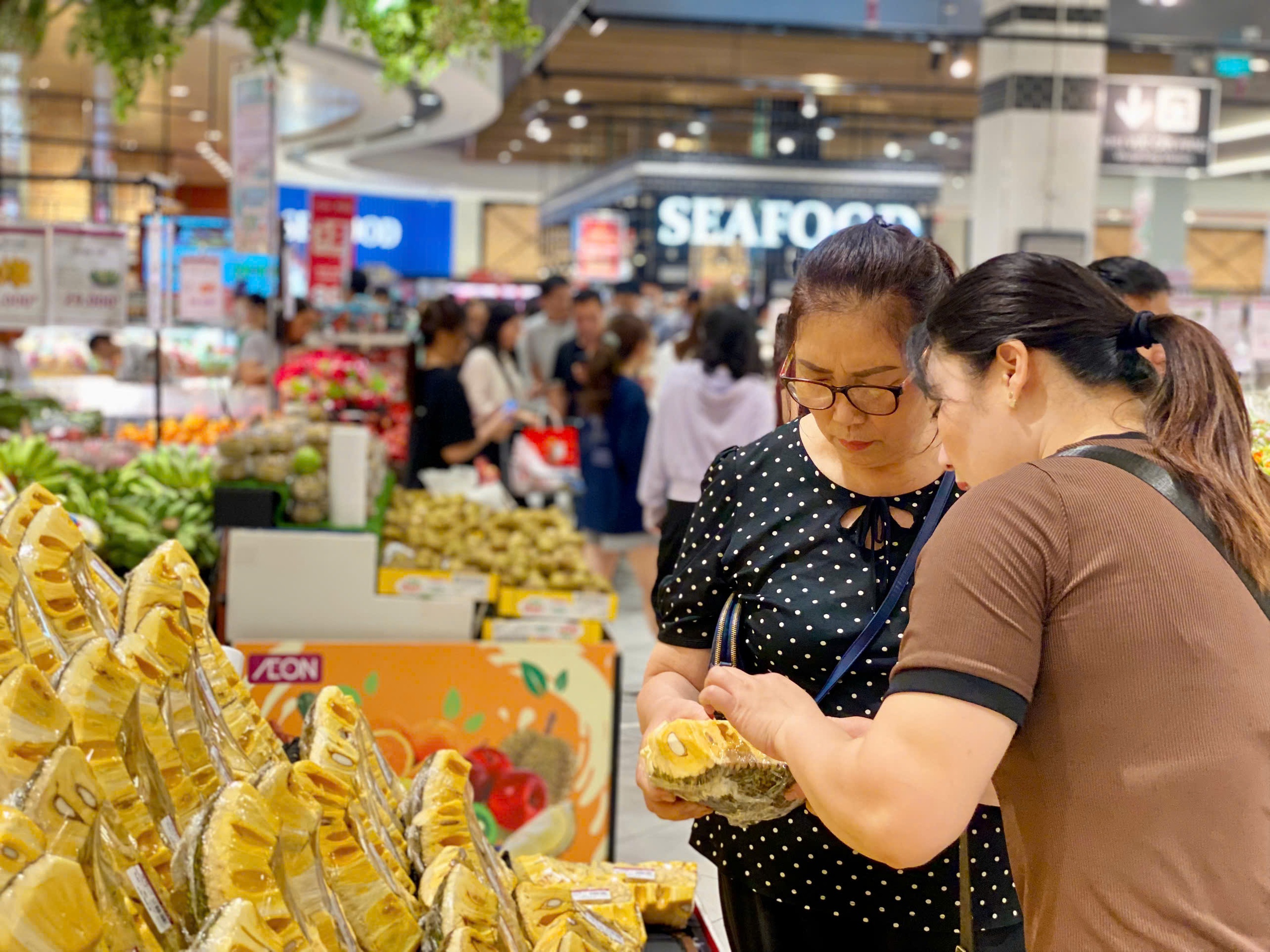 Trung tâm thương mại, khu vui chơi giải trí chật kín người dịp nghỉ lễ 30/4 – 1/5- Ảnh 14.
