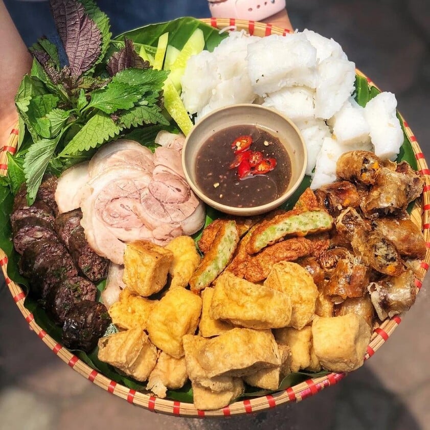 Giỗ Tổ Hùng Vương 2025 nghỉ 3 ngày, không thể bỏ qua những món ăn này nếu gia đình bạn đang 'bám trụ Thủ đô'- Ảnh 1.