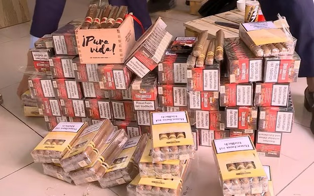 Hà Nội: Nam thanh niên nhập trái phép 1.500 điếu xì gà, thuốc lá ngoại để tiêu thụ