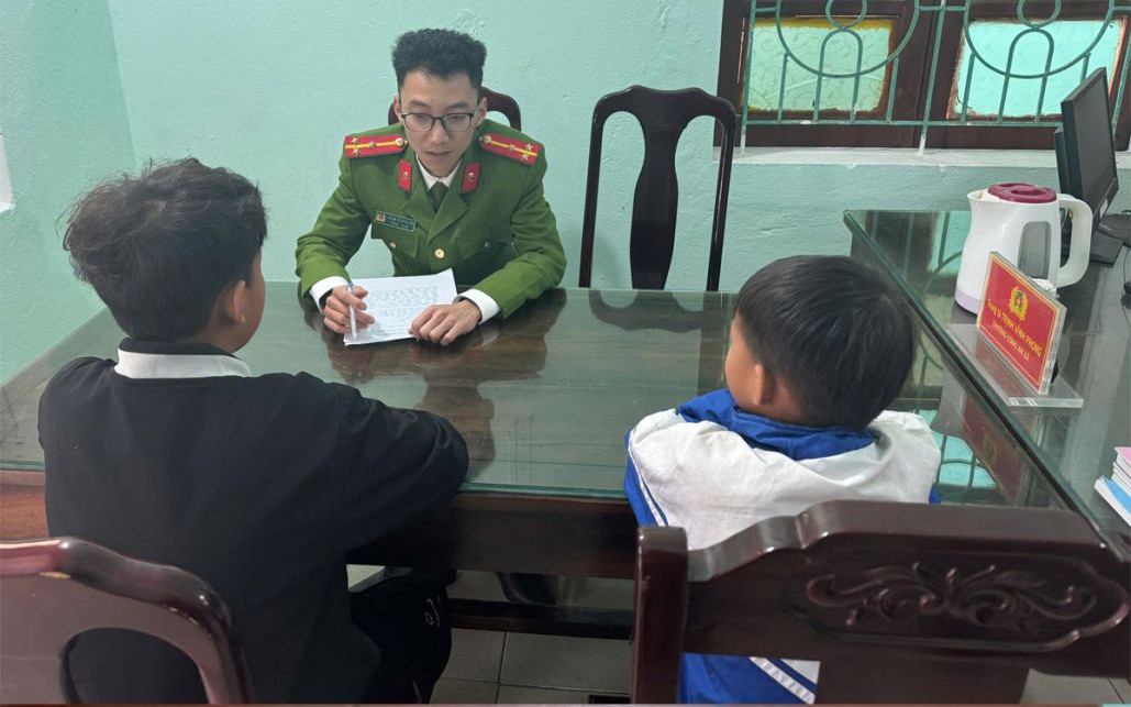 H&agrave; Nội: M&acirc;u thuẫn tr&ecirc;n b&agrave;n nhậu, đối tượng d&ugrave;ng s&uacute;ng bắn bi sắt bắn bạn nhập viện  - Ảnh 3.