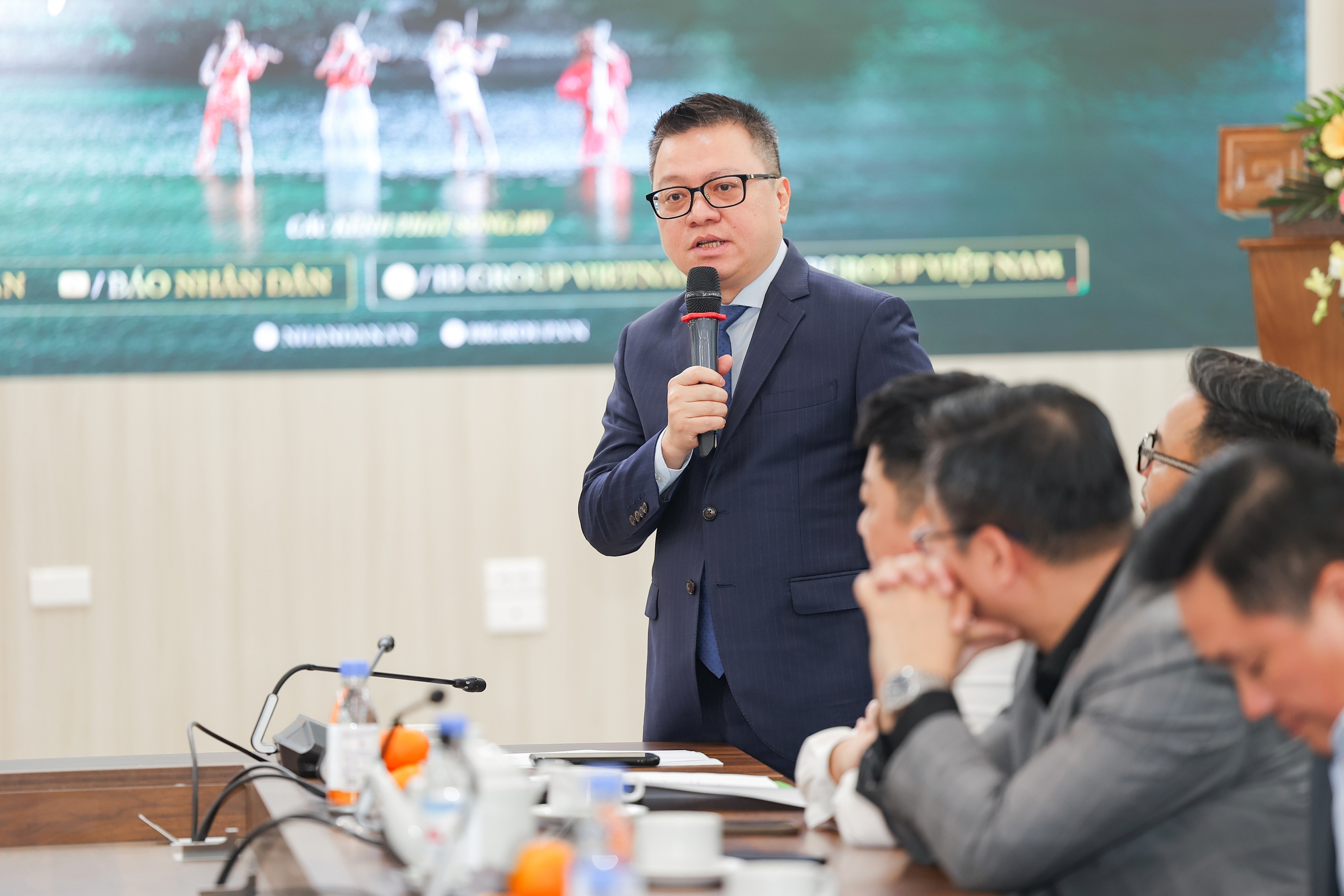 Quảng bá vẻ đẹp di sản Vịnh Hạ Long qua MV 'Victory - Bond in Vietnam' - Ảnh 1.