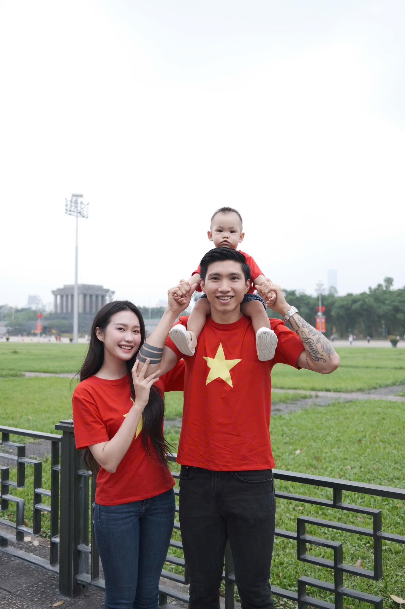 Sao Việt 1/5: Vợ chồng Tăng Thanh Hà, gia đình Đoàn Văn Hậu - Doãn Hải My gây chú ý- Ảnh 4.