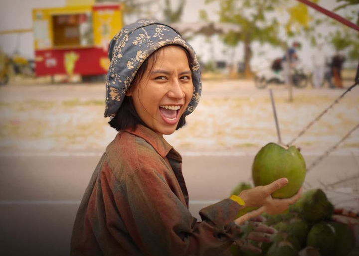 Nữ diễn viên duy nhất đóng 2 phim dịp lễ: 'Tôi vẫn ở nhà thuê, đi xe công nghệ' - Ảnh 2.