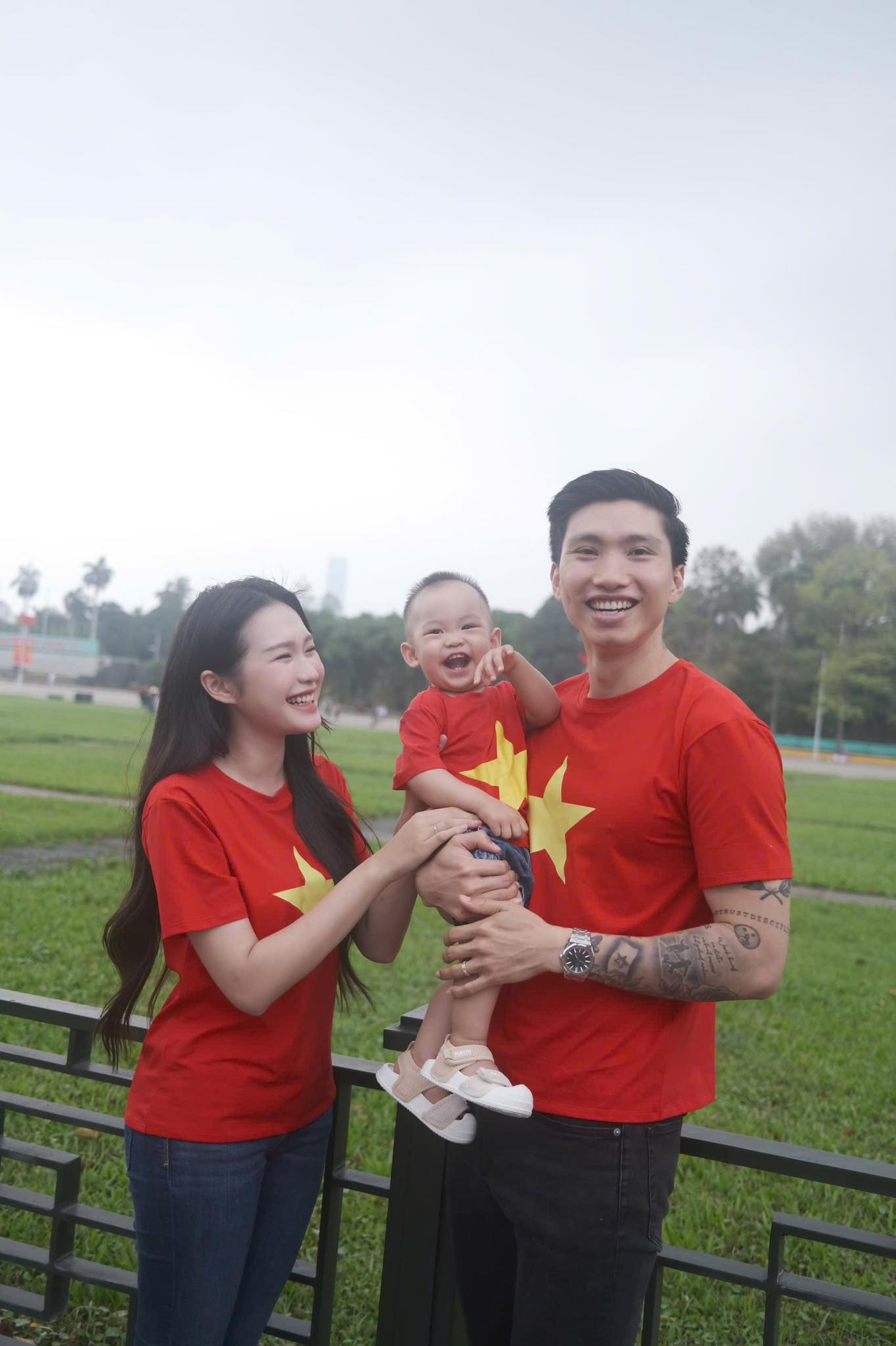 Sao Việt 1/5: Vợ chồng Tăng Thanh Hà, gia đình Đoàn Văn Hậu - Doãn Hải My gây chú ý- Ảnh 3.