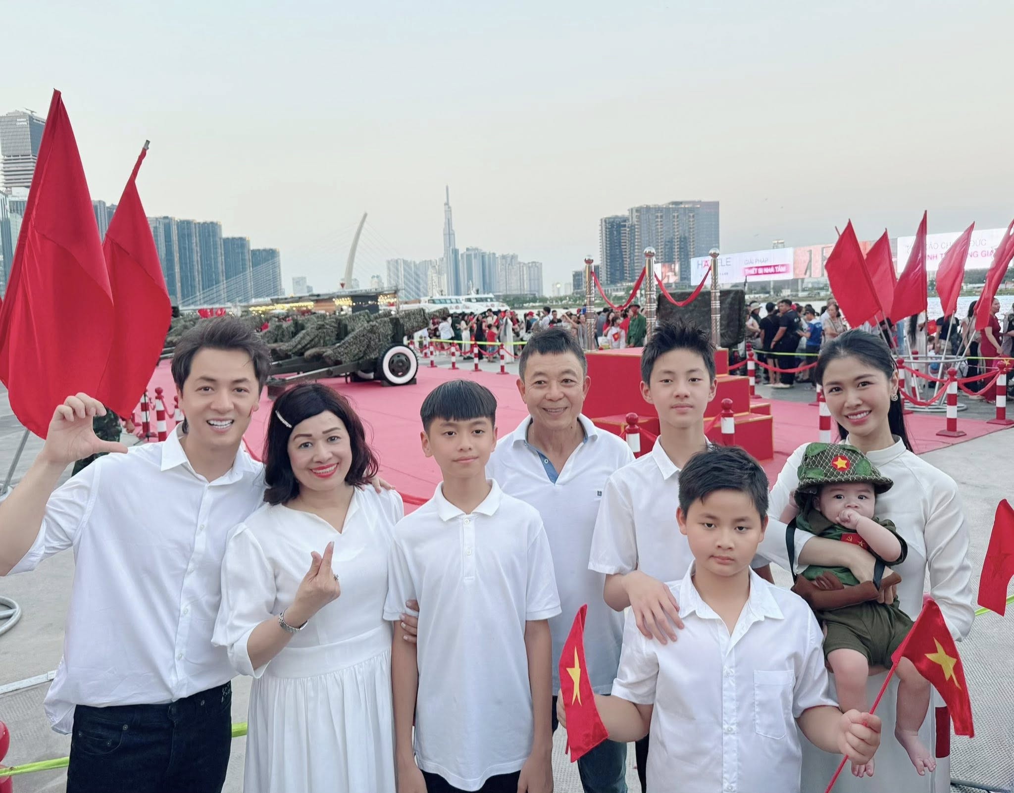 Sao Việt 1/5: Vợ chồng Tăng Thanh Hà, gia đình Đoàn Văn Hậu - Doãn Hải My gây chú ý- Ảnh 7.