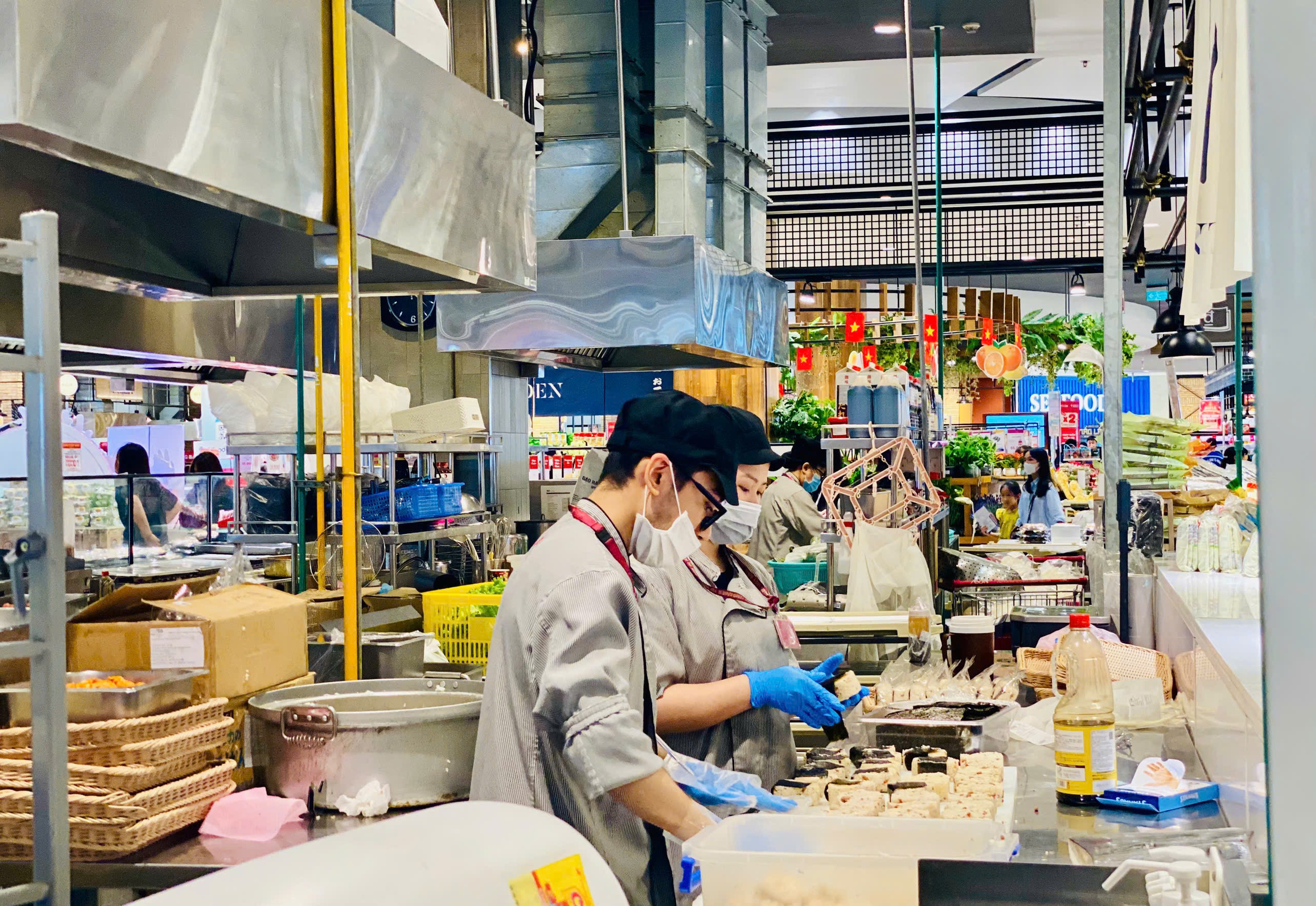 Hàng ăn, quán nước chật kín khách dịp nghỉ lễ 30/4 - 1/5- Ảnh 7.