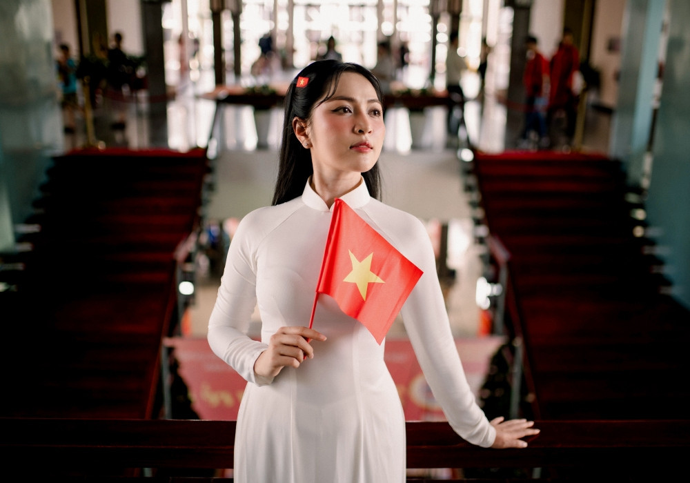 Ca sĩ Duyên Quỳnh gây tranh cãi, cha đẻ ca khúc 2 tỷ view lên tiếng - Ảnh 2. Ca sĩ Duyên Quỳnh gây tranh cãi, cha đẻ ca khúc 2 tỷ view lên tiếng - Ảnh 2.