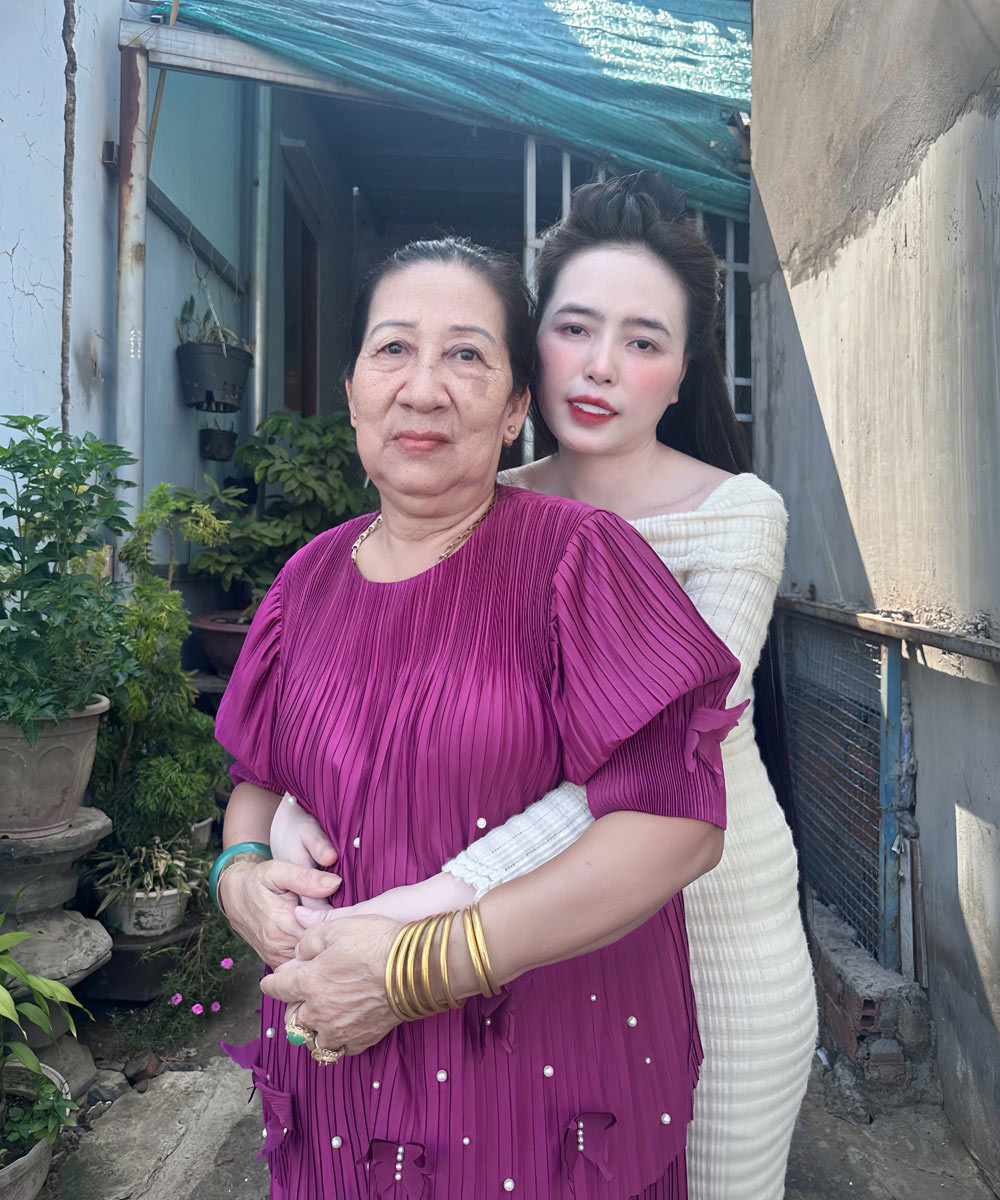 Gả chồng cho con dâu cũ, người mẹ ở TPHCM khóc nức nở tại đám cưới - Ảnh 1. Gả chồng cho con dâu cũ, người mẹ ở TPHCM khóc nức nở tại đám cưới - Ảnh 1.