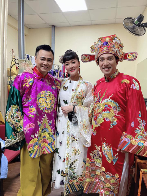 Nam NSƯT quê Hải Phòng nức danh làng hài đất Bắc đời thực có con gái tốt nghiệp đại học, sống cực kỳ bình dị - Ảnh 4. Nam NSƯT quê Hải Phòng nức danh làng hài đất Bắc đời thực có con gái tốt nghiệp đại học, sống cực kỳ bình dị - Ảnh 4.