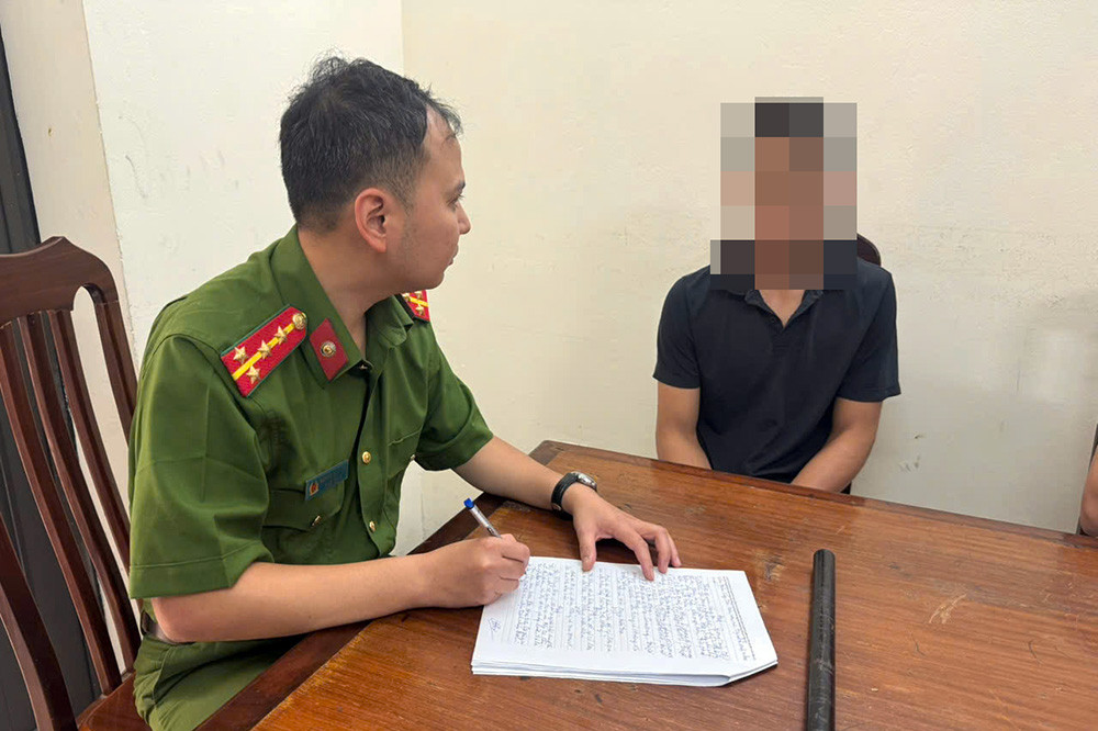 Xác định danh tính đối tượng dùng dùi cui tấn công người phụ nữ ở Hà Nội - Ảnh 2. Xác định danh tính đối tượng dùng dùi cui tấn công người phụ nữ ở Hà Nội - Ảnh 2.