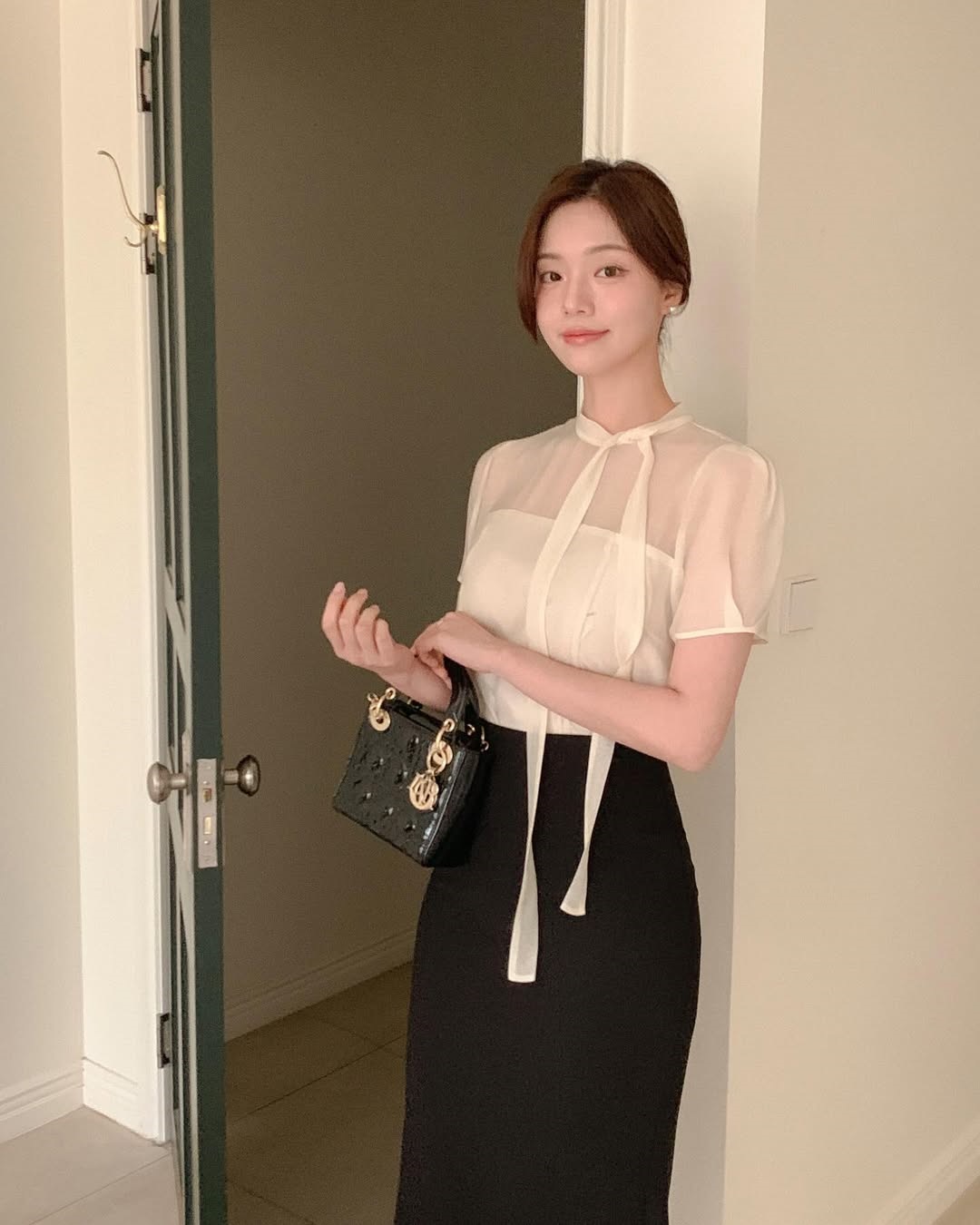 5 món đồ công sở nhận nhiều ý kiến trái chiều: Người khen ưng mắt, người chê kém duyên- Ảnh 5. 5 món đồ công sở nhận nhiều ý kiến trái chiều: Người khen ưng mắt, người chê kém duyên- Ảnh 5.