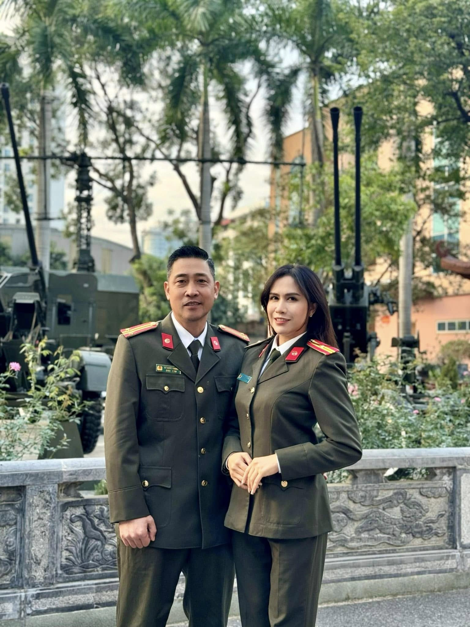 Nam diễn viên chuyên vai đểu, ngoài đời là Trung tá công an và ông bố 4 con mẫu mực - Ảnh 4. Nam diễn viên chuyên vai đểu, ngoài đời là Trung tá công an và ông bố 4 con mẫu mực - Ảnh 4.