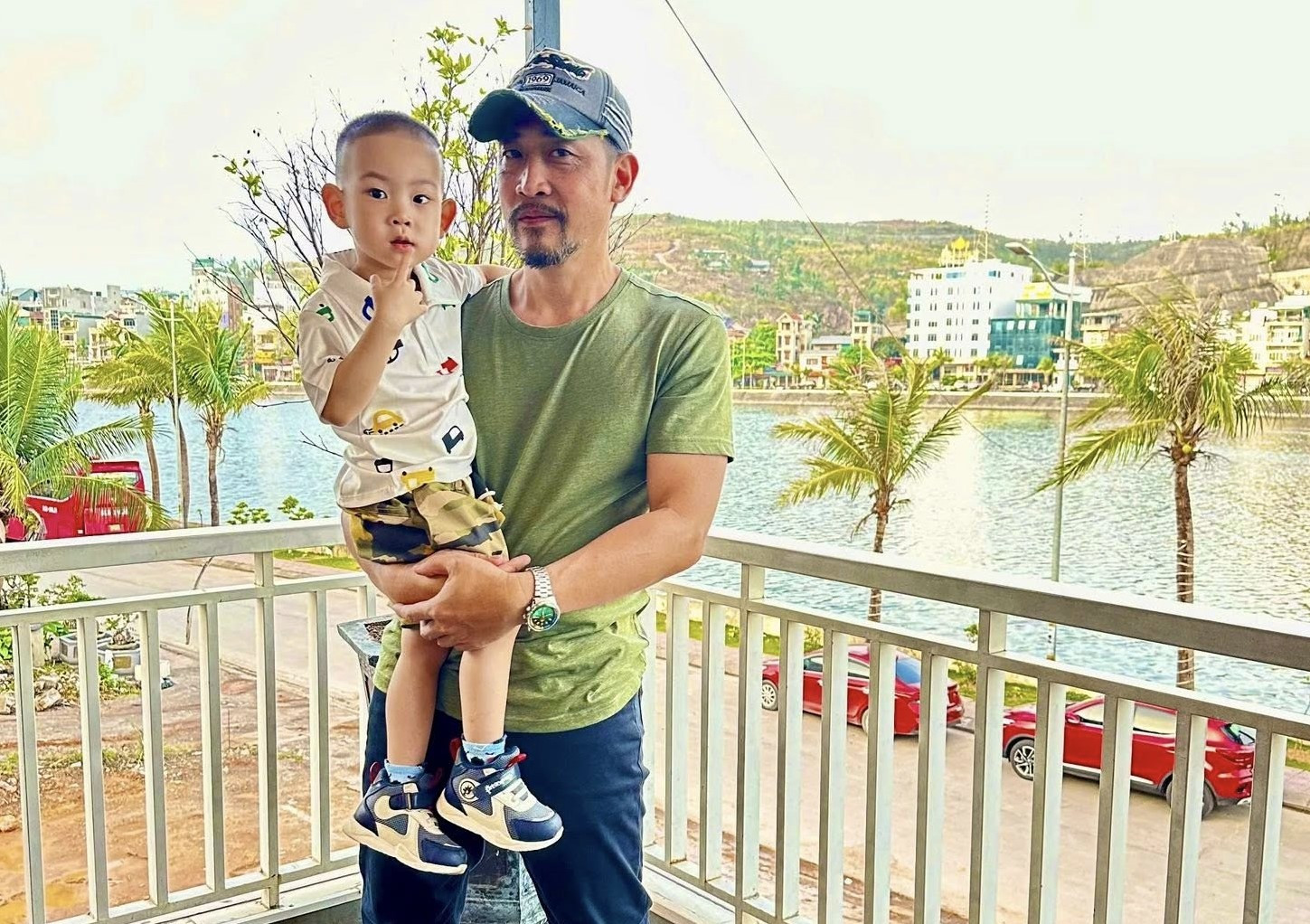 Nam diễn viên chuyên vai đểu, ngoài đời là Trung tá công an và ông bố 4 con mẫu mực - Ảnh 7. Nam diễn viên chuyên vai đểu, ngoài đời là Trung tá công an và ông bố 4 con mẫu mực - Ảnh 7.