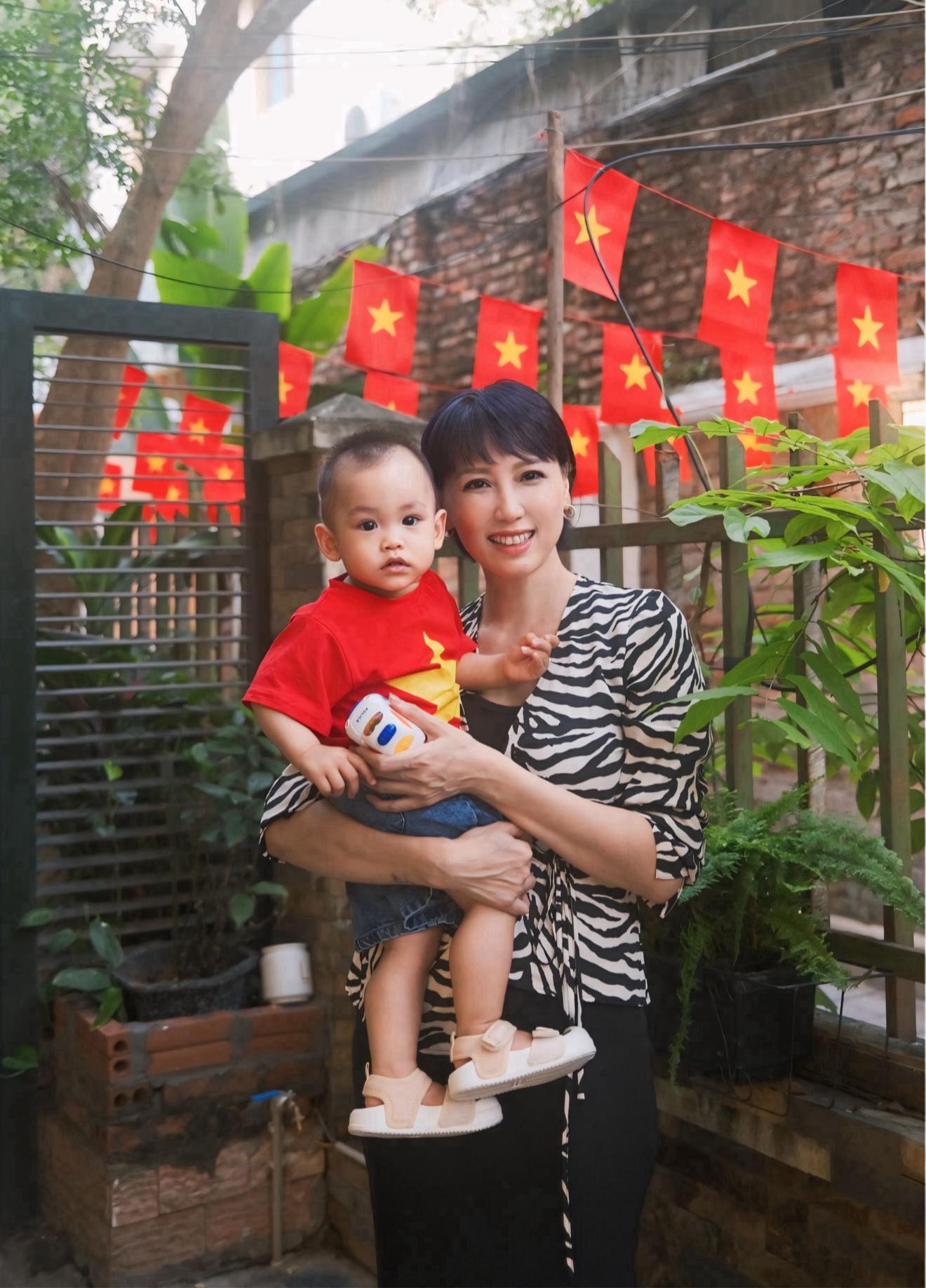 Mẹ vợ Đoàn Văn Hậu lại gây chú ý - Ảnh 2.