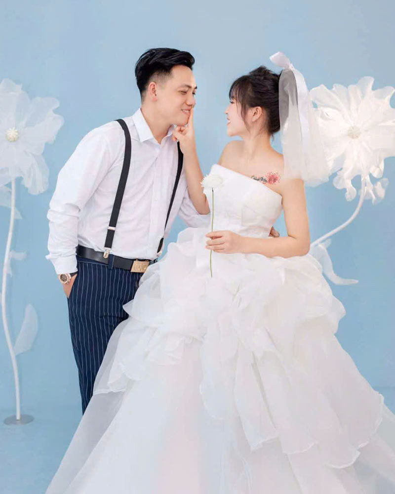 Chàng trai Hà Nội lấy vợ kém 17 tuổi, ghi điểm tuyệt đối với bố mẹ vợ - Ảnh 3. Chàng trai Hà Nội lấy vợ kém 17 tuổi, ghi điểm tuyệt đối với bố mẹ vợ - Ảnh 3.