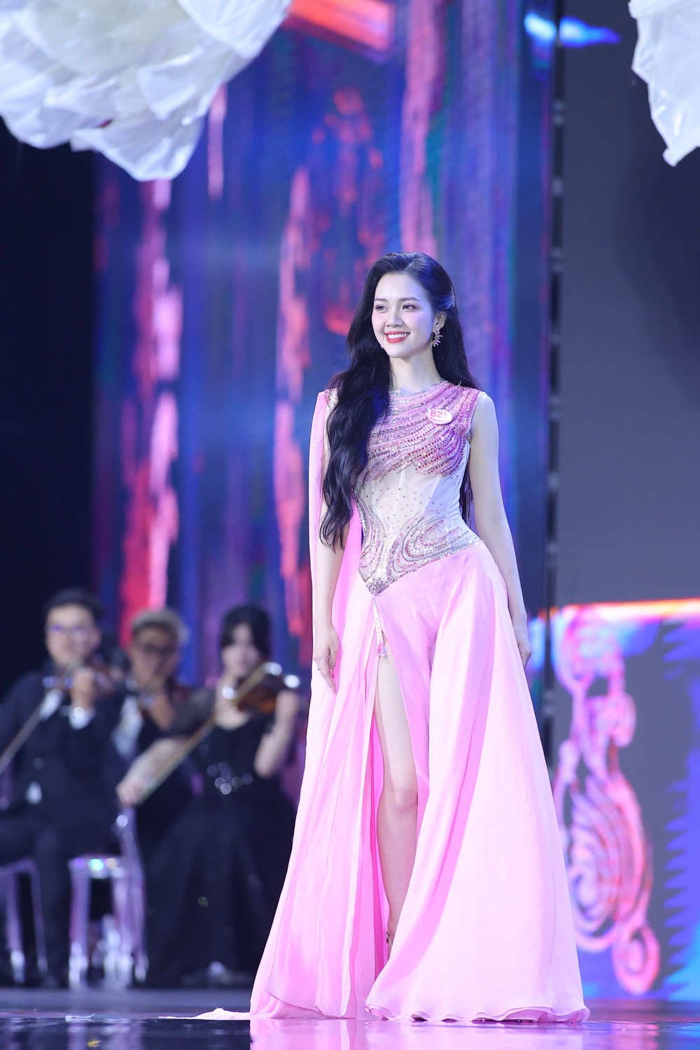 Những gương mặt sáng giá cho ngôi vị Hoa hậu Việt Nam 2024 - Ảnh 13. Những gương mặt sáng giá cho ngôi vị Hoa hậu Việt Nam 2024 - Ảnh 13.