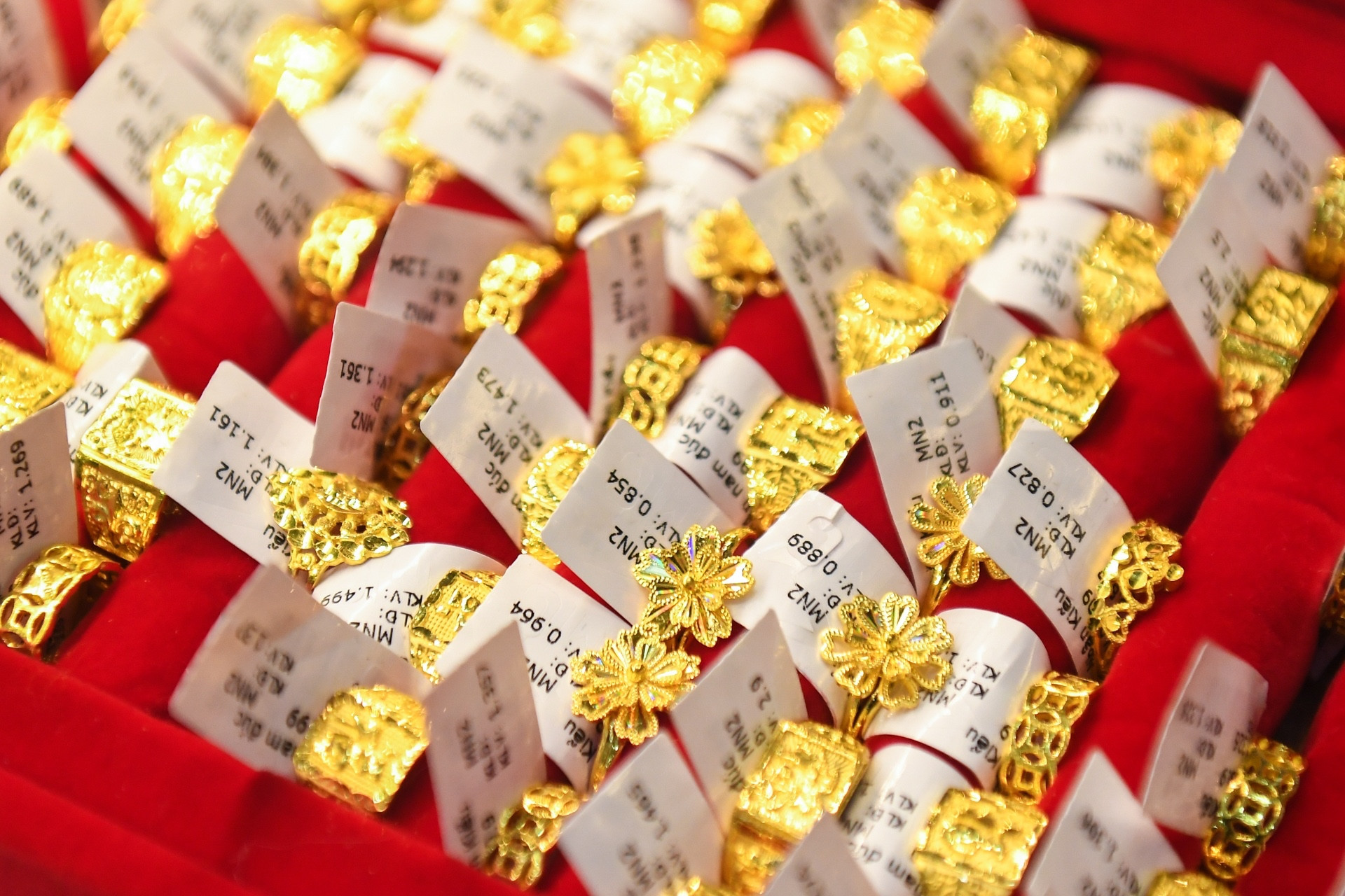 Giá vàng hôm nay 13/5: Vàng SJC, vàng nhẫn lao dốc, giảm rất mạnh- Ảnh 1. Giá vàng hôm nay 13/5: Vàng SJC, vàng nhẫn lao dốc, giảm rất mạnh- Ảnh 1.