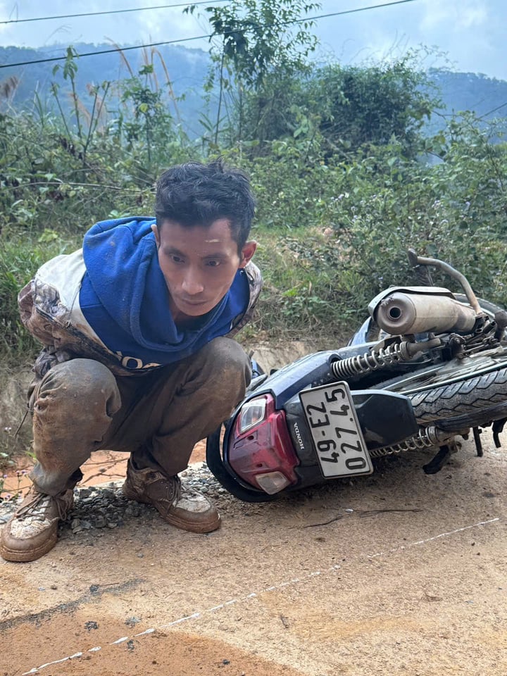 Bắt kẻ mang xăng cướp ngân hàng ở Lâm Đồng - Ảnh 1. Bắt kẻ mang xăng cướp ngân hàng ở Lâm Đồng - Ảnh 1.