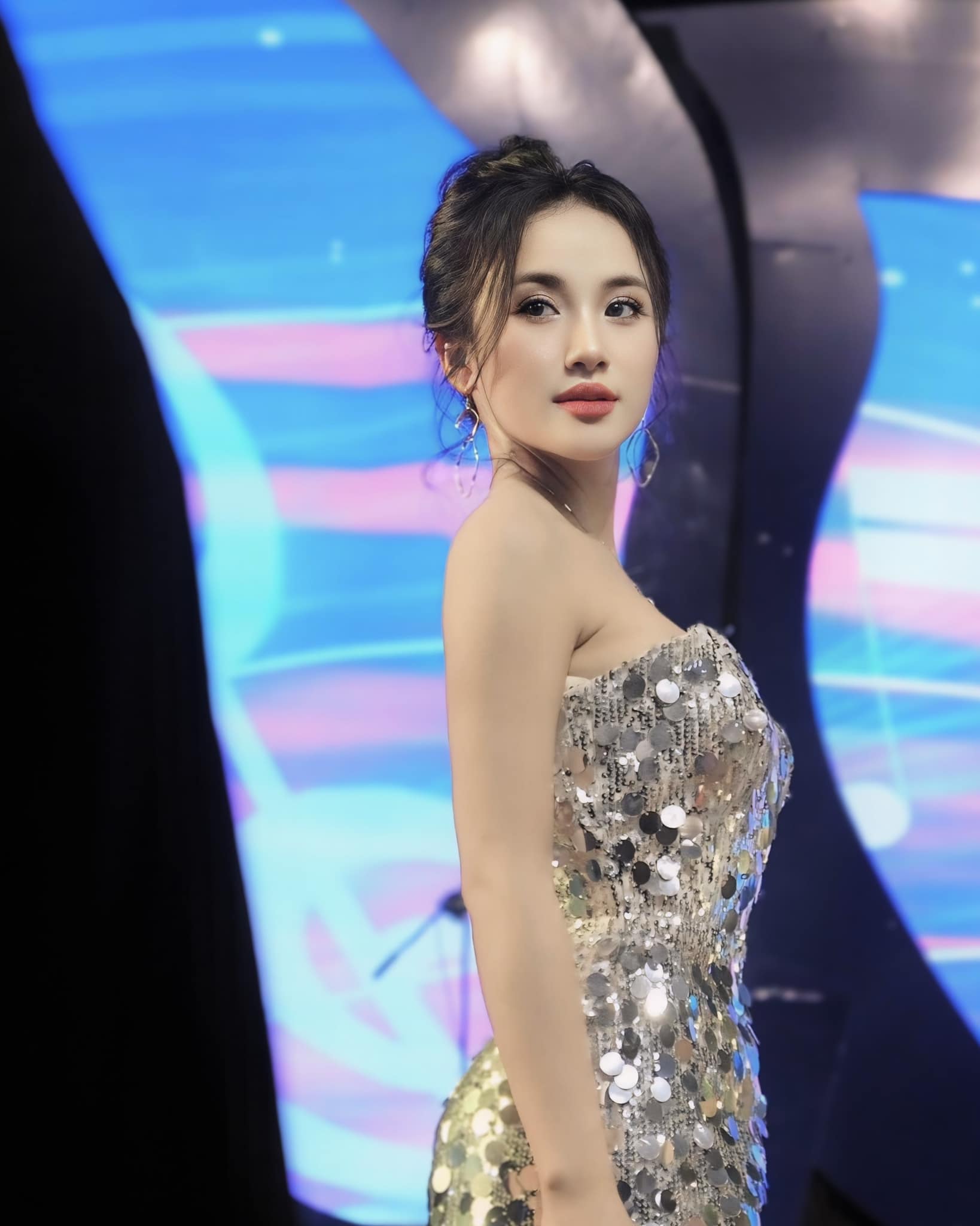 Thí sinh quê Quảng Bình sở hữu nhan sắc quá xinh đẹp, được Hồ Ngọc Hà gọi 'bông hồng của Điểm hẹn tài năng' - Ảnh 5. Thí sinh quê Quảng Bình sở hữu nhan sắc quá xinh đẹp, được Hồ Ngọc Hà gọi 'bông hồng của Điểm hẹn tài năng' - Ảnh 5.