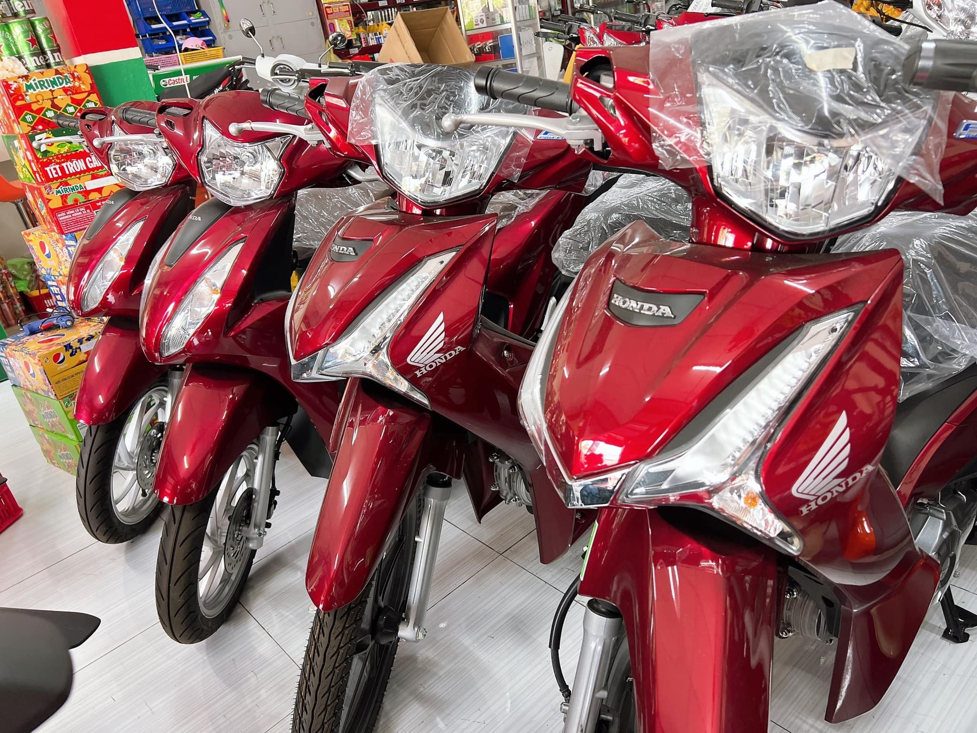 Giá xe Future 125 FI 2025 mới nhất giảm sốc, rẻ chưa từng có, Wave Alpha, RSX bị cạnh tranh doanh số - Ảnh 2. Giá xe Future 125 FI 2025 mới nhất giảm sốc, rẻ chưa từng có, Wave Alpha, RSX bị cạnh tranh doanh số - Ảnh 2.