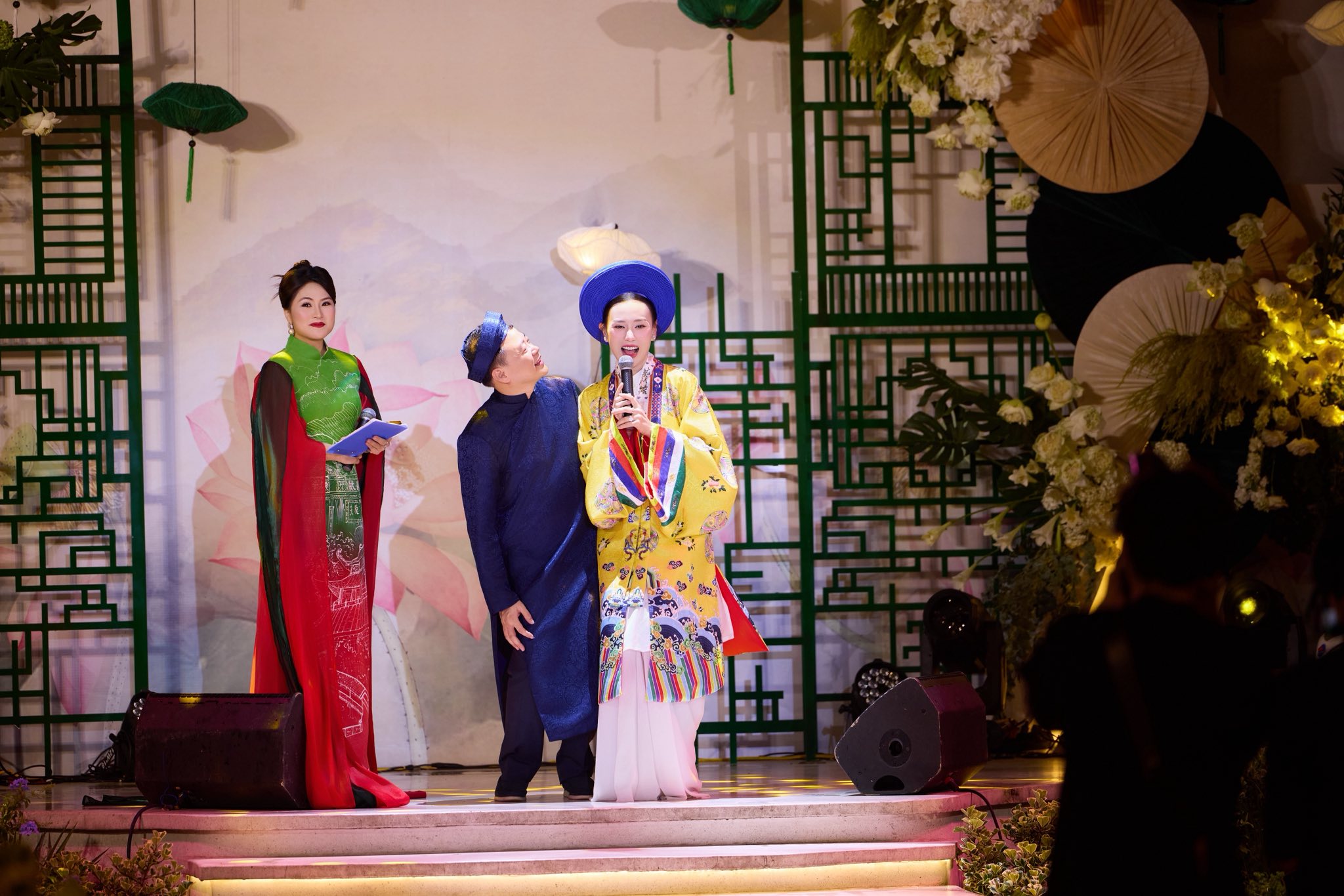 Shark Bình say đắm 'khóa môi' Phương Oanh trong tiệc thôi nôi hoành tráng của cặp song sinh - Ảnh 7.