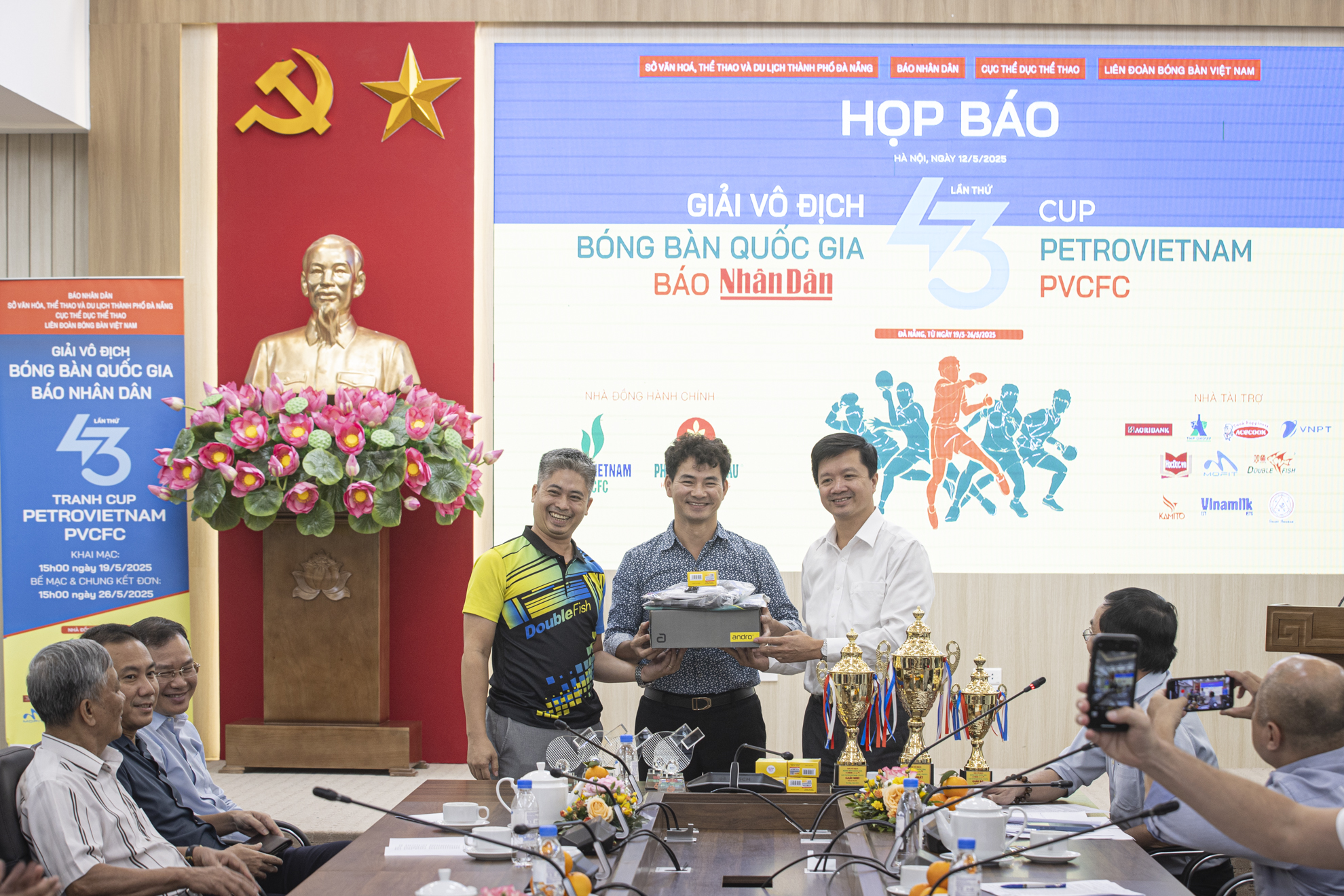 NSND Xuân Bắc thách đấu   - Ảnh 1.
