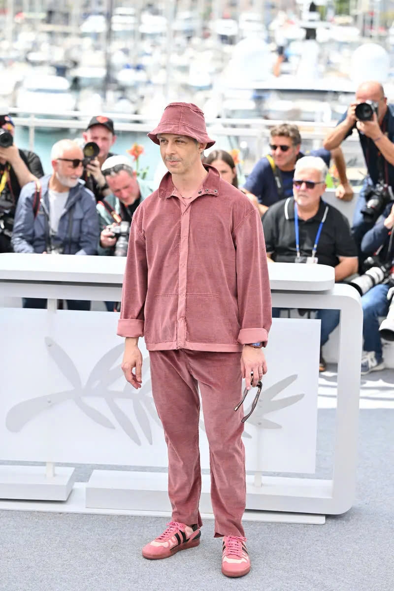 Leonardo DiCaprio và những quý ông lịch lãm tại thảm đỏ LHP Cannes 2025 - Ảnh 4. Leonardo DiCaprio và những quý ông lịch lãm tại thảm đỏ LHP Cannes 2025 - Ảnh 4.