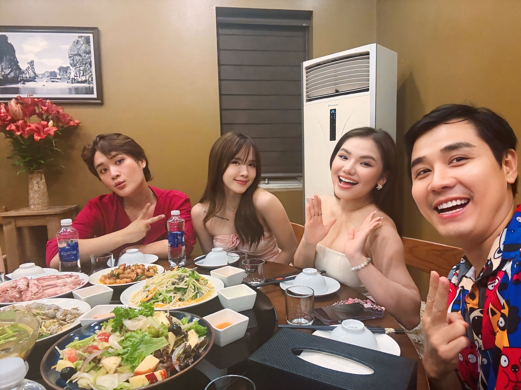 Danh tính 3 phù dâu và MC chính trong đám cưới Hồ Quỳnh Hương và chồng doanh nhân- Ảnh 3.