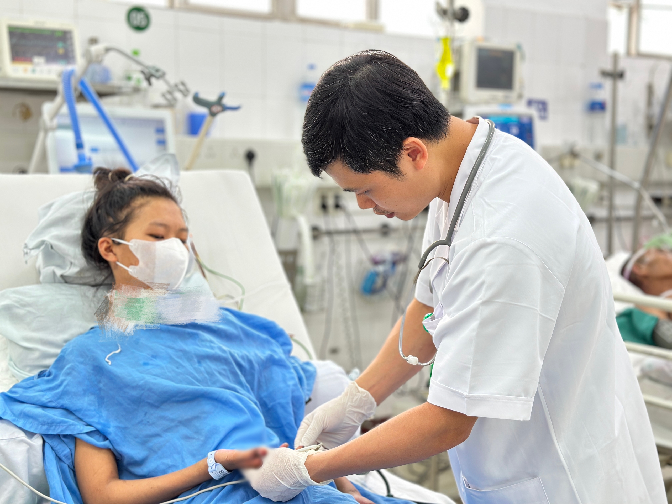 Cô gái 18 tuổi ở Hà Nam suýt chết vì mắc bệnh phụ khoa diễn biến nặng, bác sĩ chỉ rõ nguyên nhân - Ảnh 2.