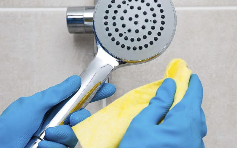 Cách cực dễ làm sạch cặn bẩn ở vòi sen, vòi sen sạch bóng như mới 