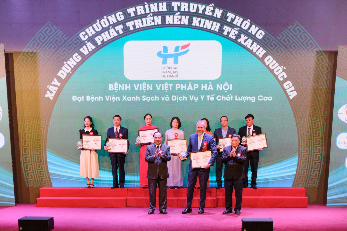 Bệnh viện giữa lòng Hà Nội với gần 40% diện tích phủ xanh - Ảnh 2. Bệnh viện giữa lòng Hà Nội với gần 40% diện tích phủ xanh - Ảnh 2.