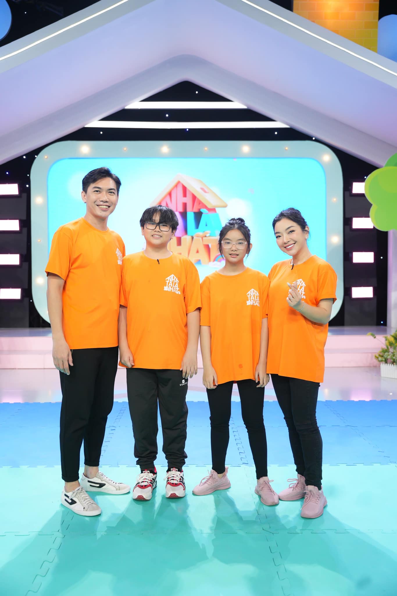 Nữ NSƯT quê Hải Phòng mang quân hàm Thượng tá từng thi 'Sao mai điểm hẹn' cùng Tùng Dương, Kasim Hoàng Vũ, giờ ra sao? - Ảnh 9.