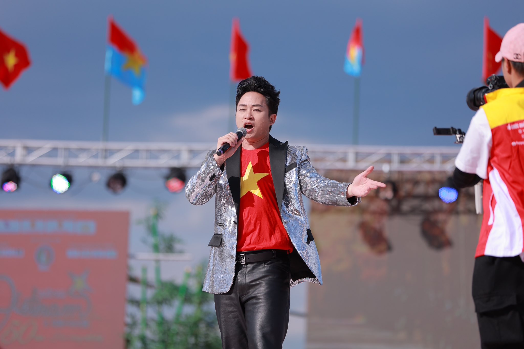Tùng Dương tự hào khi là nghệ sĩ Việt Nam đầu tiên nhận Giải thưởng Âm nhạc Nhật Bản 2025 - Ảnh 2.