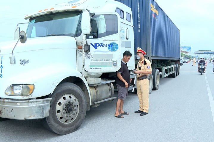 Vi phạm lỗi này, năm 2025 chủ xe ô tô có thể bị phạt tới 150 triệu đồng- Ảnh 1.