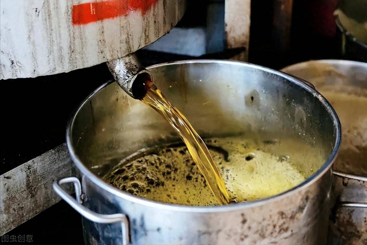 3 loại dầu quen thuộc là "thủ phạm" gây bệnh gan, thậm chí ung thư: Đừng tiết kiệm mà hại cả nhà!- Ảnh 3. 3 loại dầu quen thuộc là "thủ phạm" gây bệnh gan, thậm chí ung thư: Đừng tiết kiệm mà hại cả nhà!- Ảnh 3.