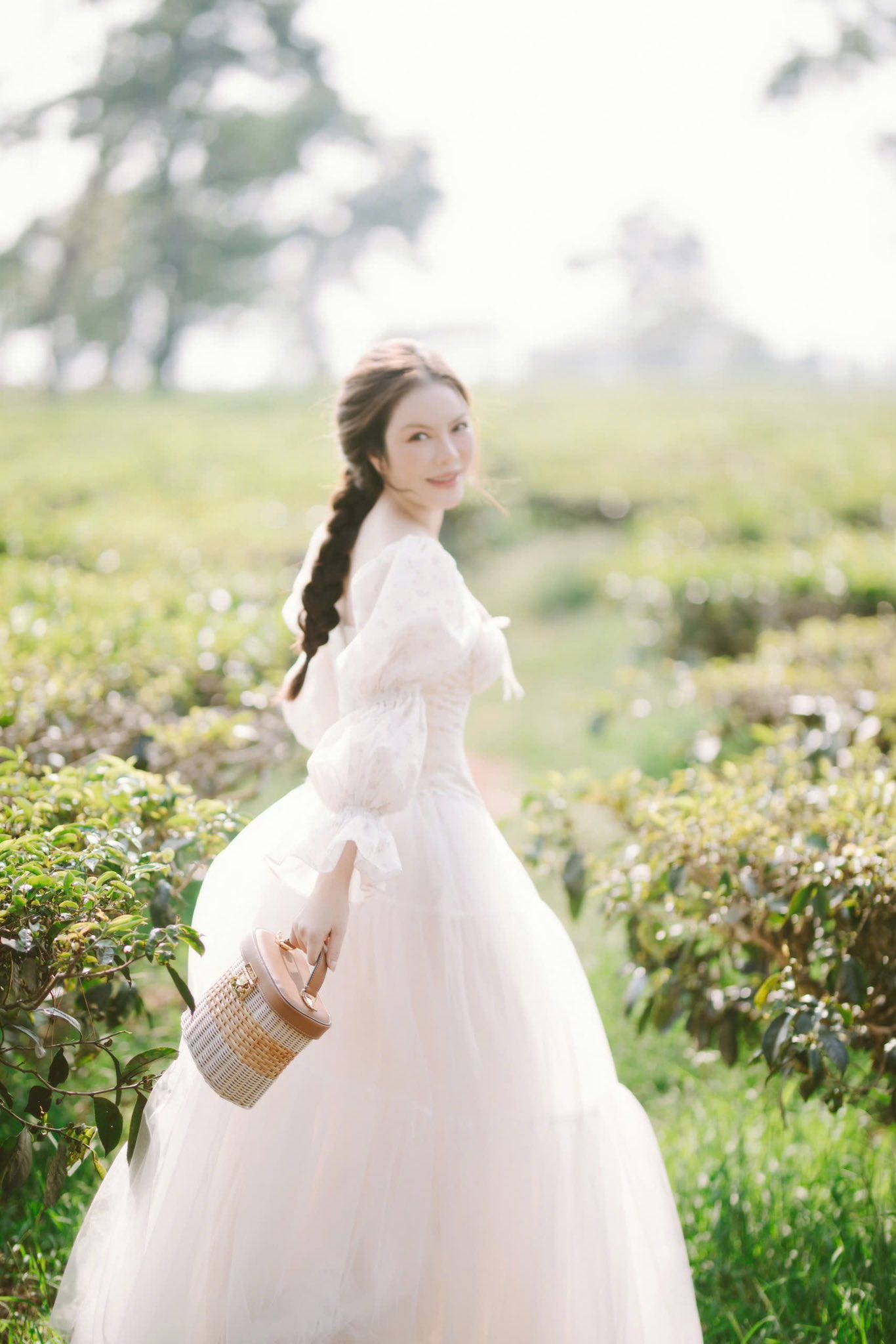 Sắc vóc 'nữ đại gia' Vbiz sở hữu bộ kim cương khủng vừa nhận được hoa cưới trong hôn lễ Hồ Quỳnh Hương- Ảnh 8.