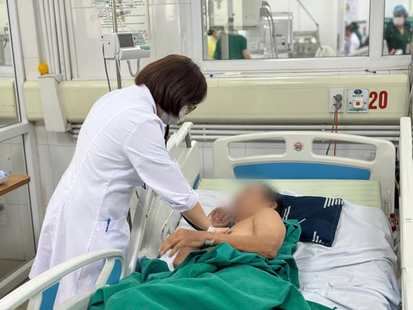 Người đàn ông 42 tuổi ở Hà Tĩnh suýt tử vong do nhiễm một loại nấm từ phân chim - Ảnh 1. Người đàn ông 42 tuổi ở Hà Tĩnh suýt tử vong do nhiễm một loại nấm từ phân chim - Ảnh 1.