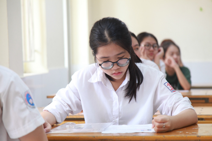 Tỷ lệ 'chọi' lớp 10 trường ngoại thành Hà Nội nhảy vọt, phụ huynh ngã ngửa - Ảnh 2. Tỷ lệ 'chọi' lớp 10 trường ngoại thành Hà Nội nhảy vọt, phụ huynh ngã ngửa - Ảnh 2.