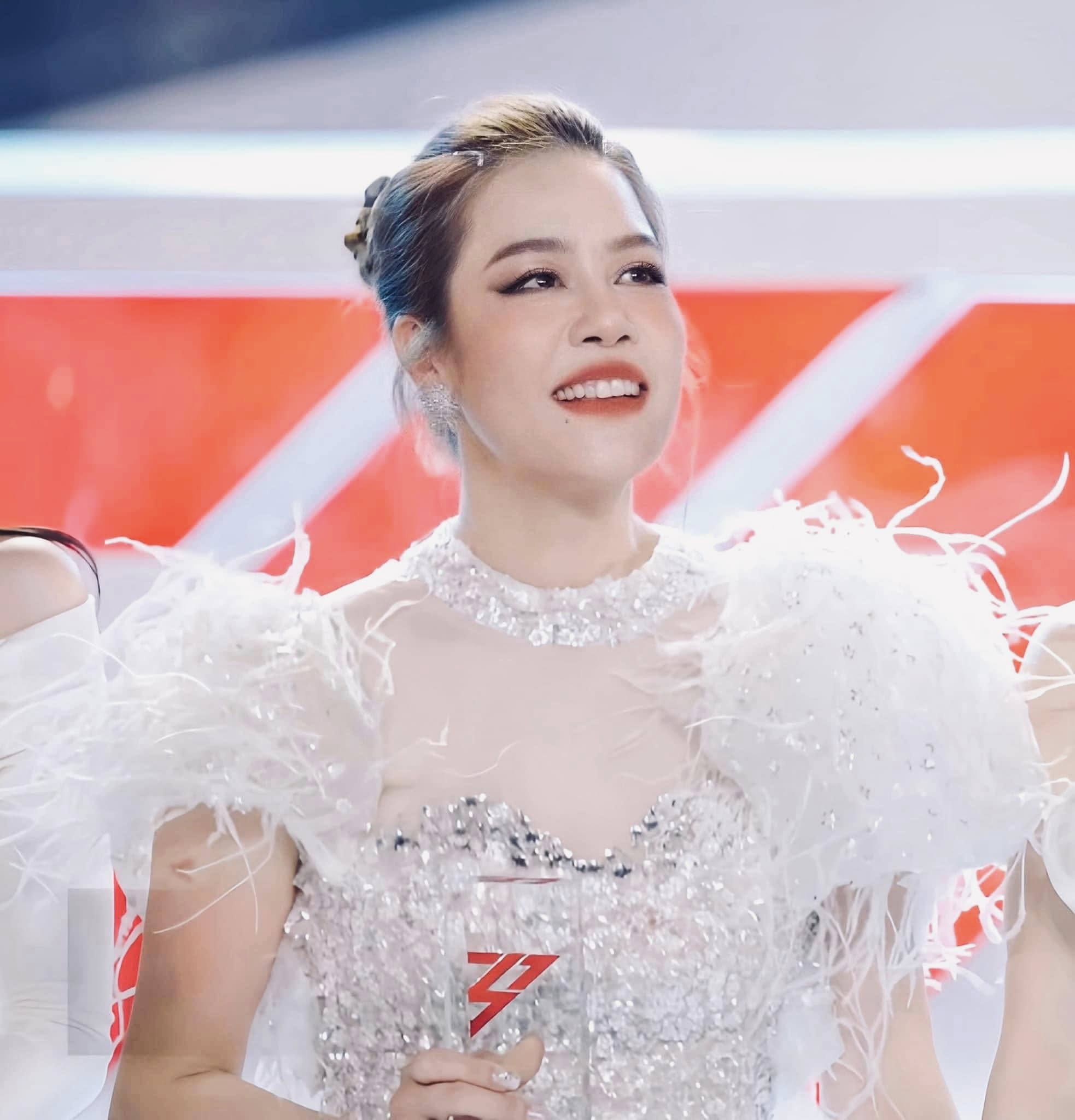 'Chị đẹp' quê Hải Phòng tuổi ngoài 50 có nhan sắc 'hack' tuổi gây sốc, tình yêu đẹp bên bầu show nổi tiếng- Ảnh 3.