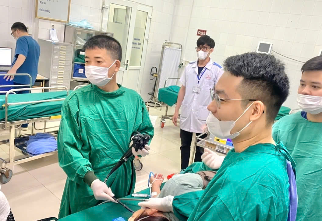 Người phụ nữ 37 tuổi phát hiện u dưới niêm mạc thực quản kích thước lớn từ dấu hiệu nhiều người Việt bỏ qua - Ảnh 2.