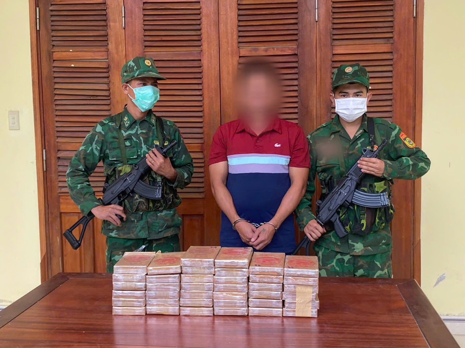 Bắt giữ 'ông trùm' chở hơn 14kg ma túy từ Lào về Việt Nam - Ảnh 1. Bắt giữ 'ông trùm' chở hơn 14kg ma túy từ Lào về Việt Nam - Ảnh 1.