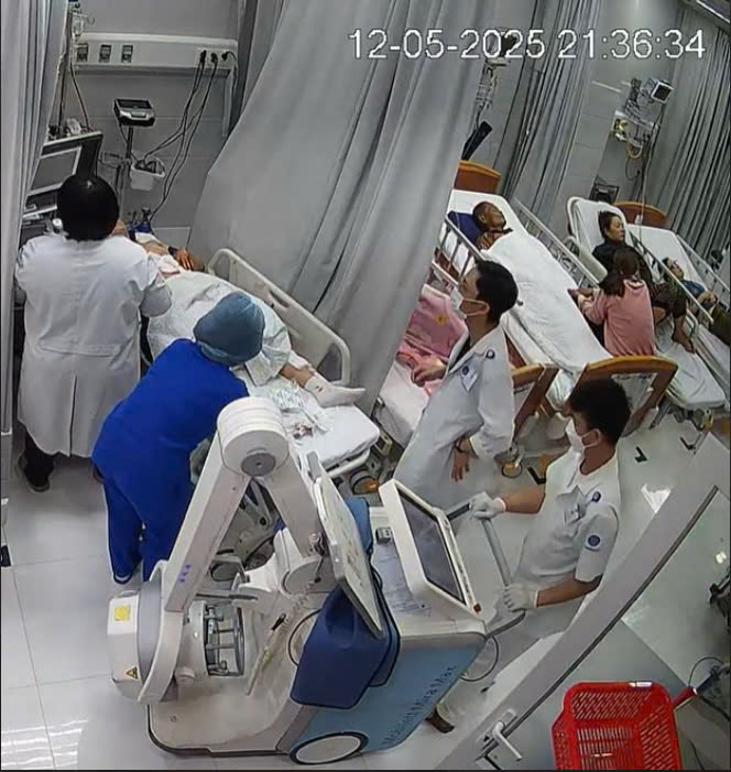 Tin sáng 17/5: Thông tin mới nhất vụ sạt lở khi thi công thủy điện khiến ít nhất 5 người tử vong; cứu sống 2 sinh viên bị đâm nguy kịch- Ảnh 4. Tin sáng 17/5: Thông tin mới nhất vụ sạt lở khi thi công thủy điện khiến ít nhất 5 người tử vong; cứu sống 2 sinh viên bị đâm nguy kịch- Ảnh 4.