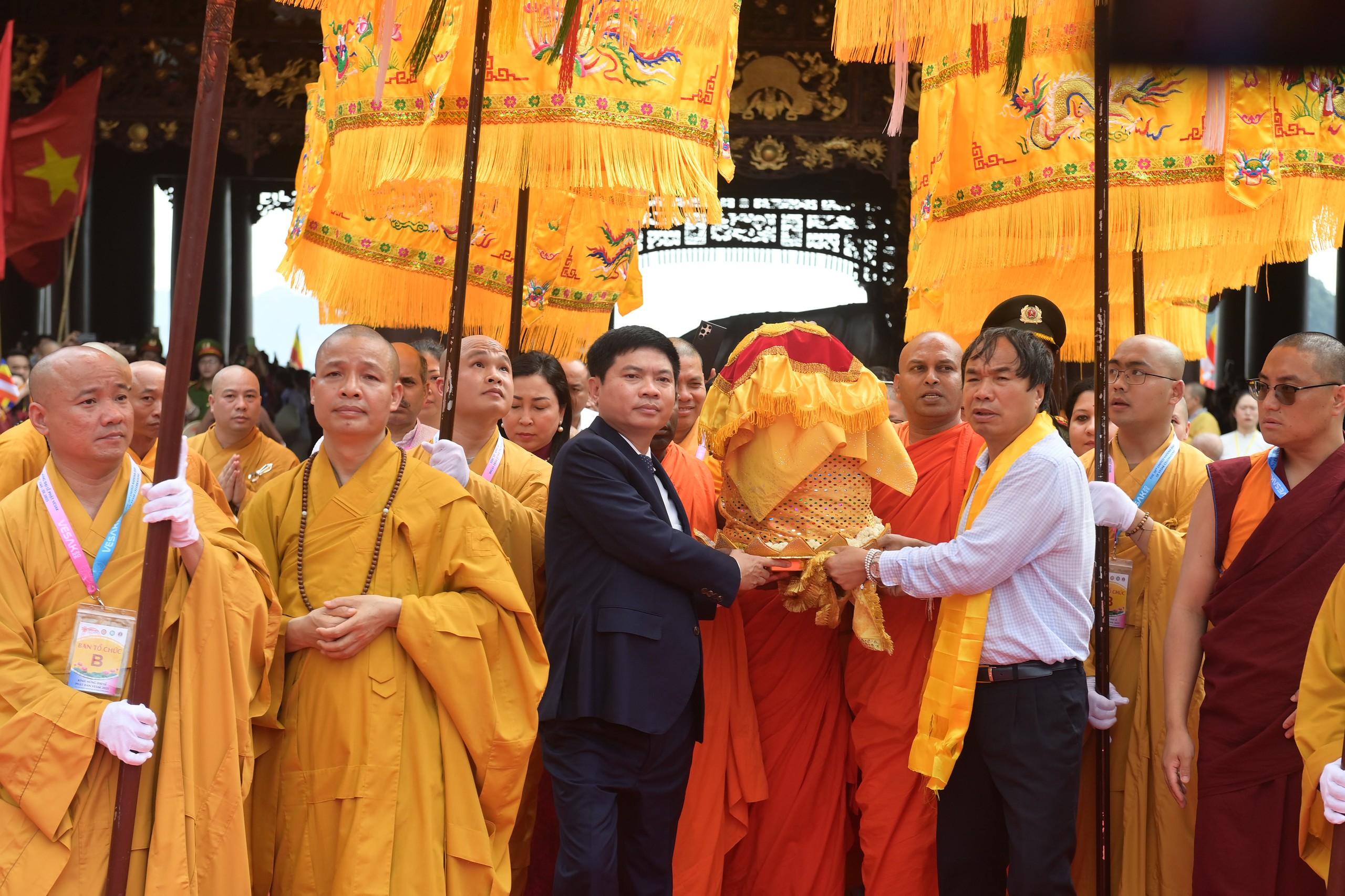 'Biển' người đến chùa Tam Chúc ở Hà Nam chiêm bái xá lợi Đức Phật- Ảnh 22. 'Biển' người đến chùa Tam Chúc ở Hà Nam chiêm bái xá lợi Đức Phật- Ảnh 22.
