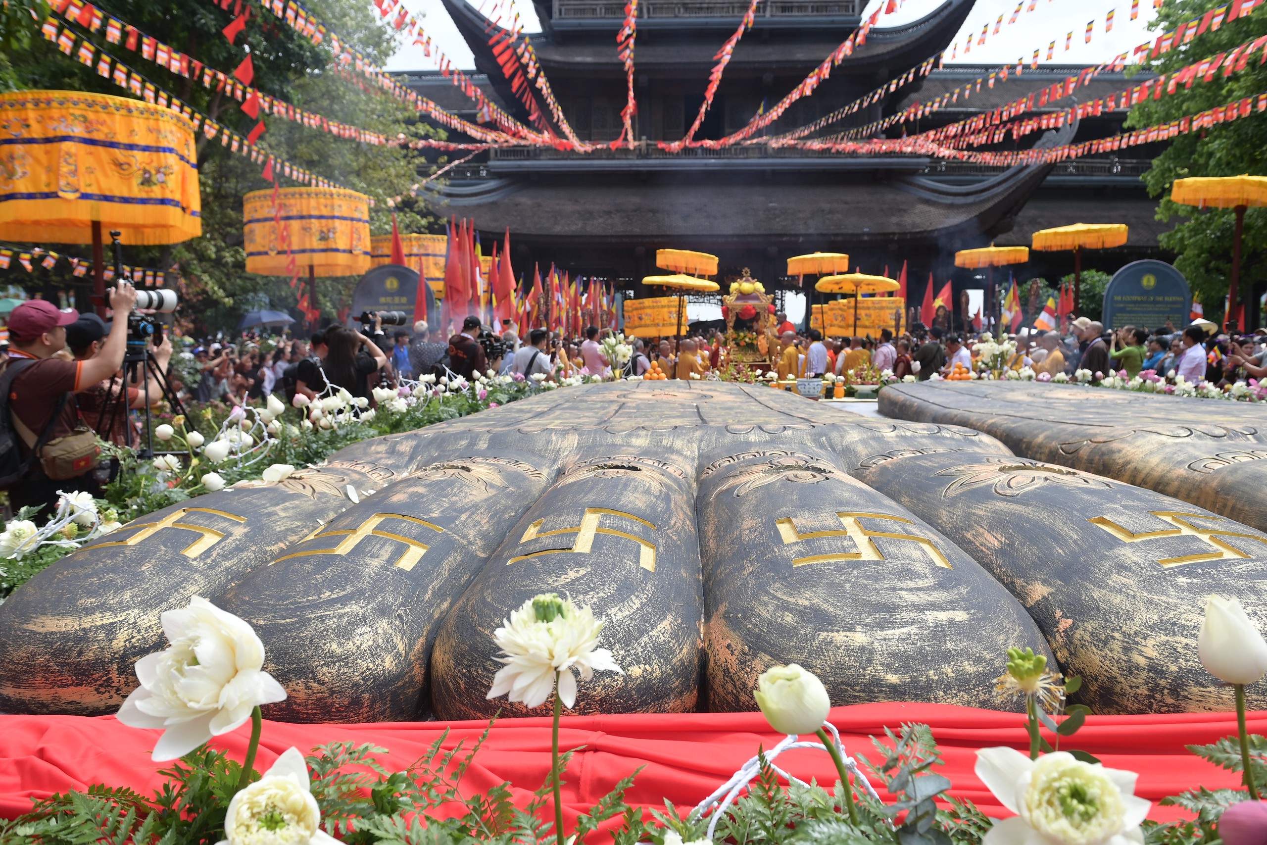 'Biển' người đến chùa Tam Chúc ở Hà Nam chiêm bái xá lợi Đức Phật- Ảnh 19. 'Biển' người đến chùa Tam Chúc ở Hà Nam chiêm bái xá lợi Đức Phật- Ảnh 19.