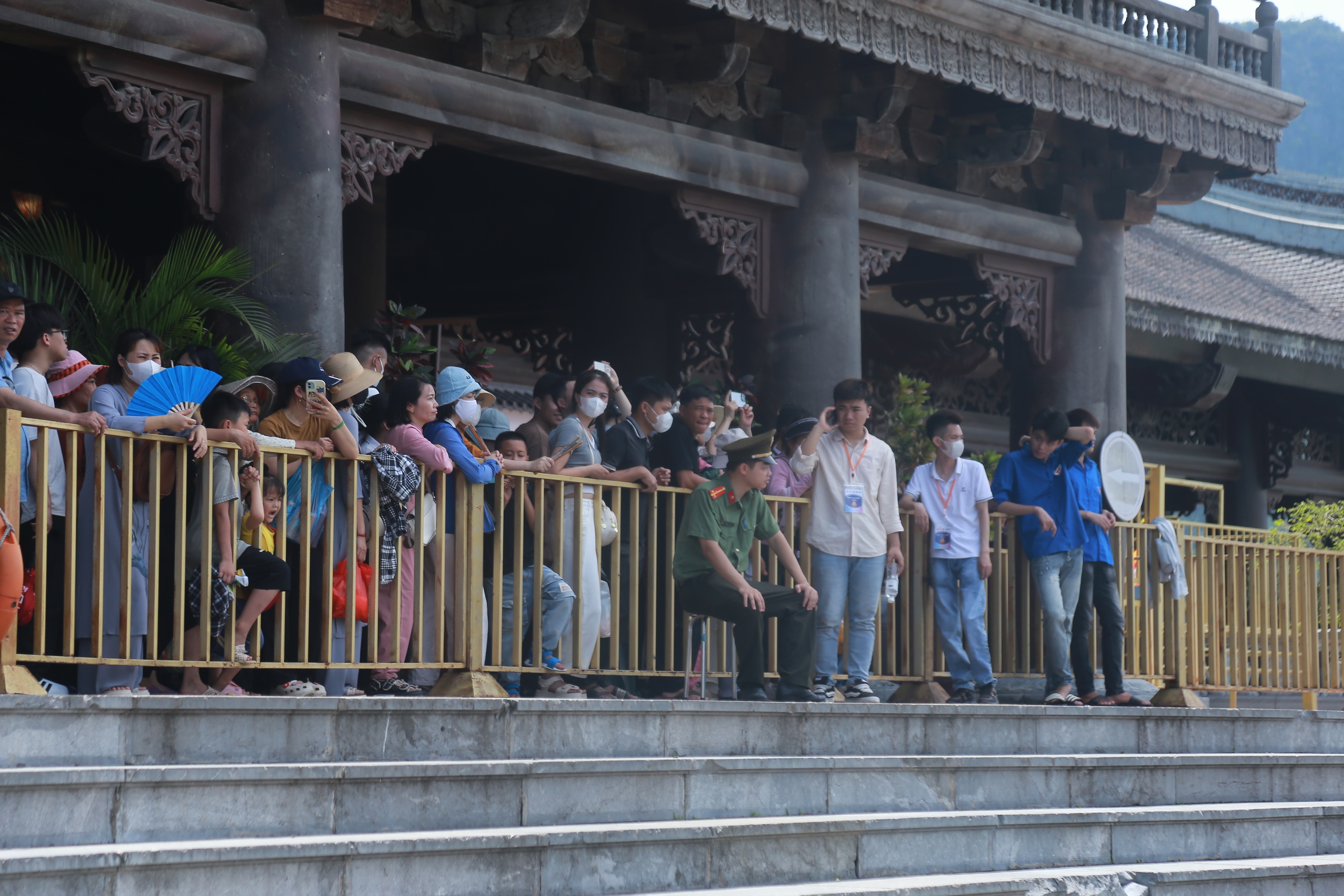 'Biển' người đến chùa Tam Chúc ở Hà Nam chiêm bái xá lợi Đức Phật- Ảnh 12. 'Biển' người đến chùa Tam Chúc ở Hà Nam chiêm bái xá lợi Đức Phật- Ảnh 12.