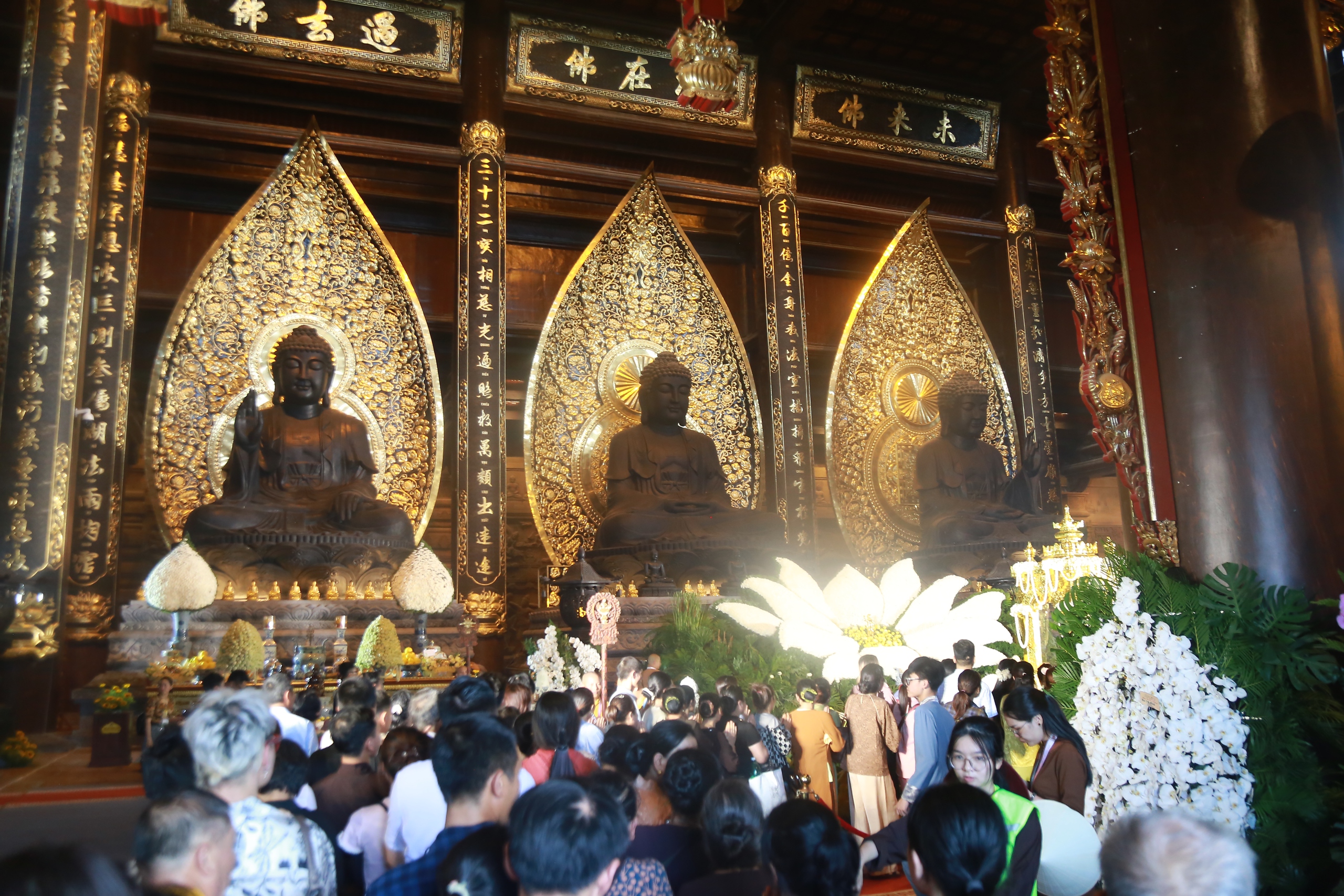 'Biển' người đến chùa Tam Chúc ở Hà Nam chiêm bái xá lợi Đức Phật- Ảnh 17. 'Biển' người đến chùa Tam Chúc ở Hà Nam chiêm bái xá lợi Đức Phật- Ảnh 17.