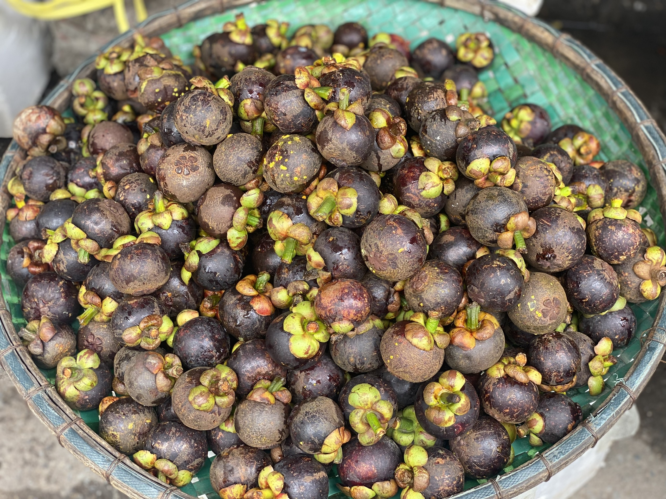 Loại quả được ví là ‘nữ hoàng’ trái cây đầu mùa giá cao, tiểu thương không dám nhập hàng vì sợ lỗ vốn- Ảnh 6.